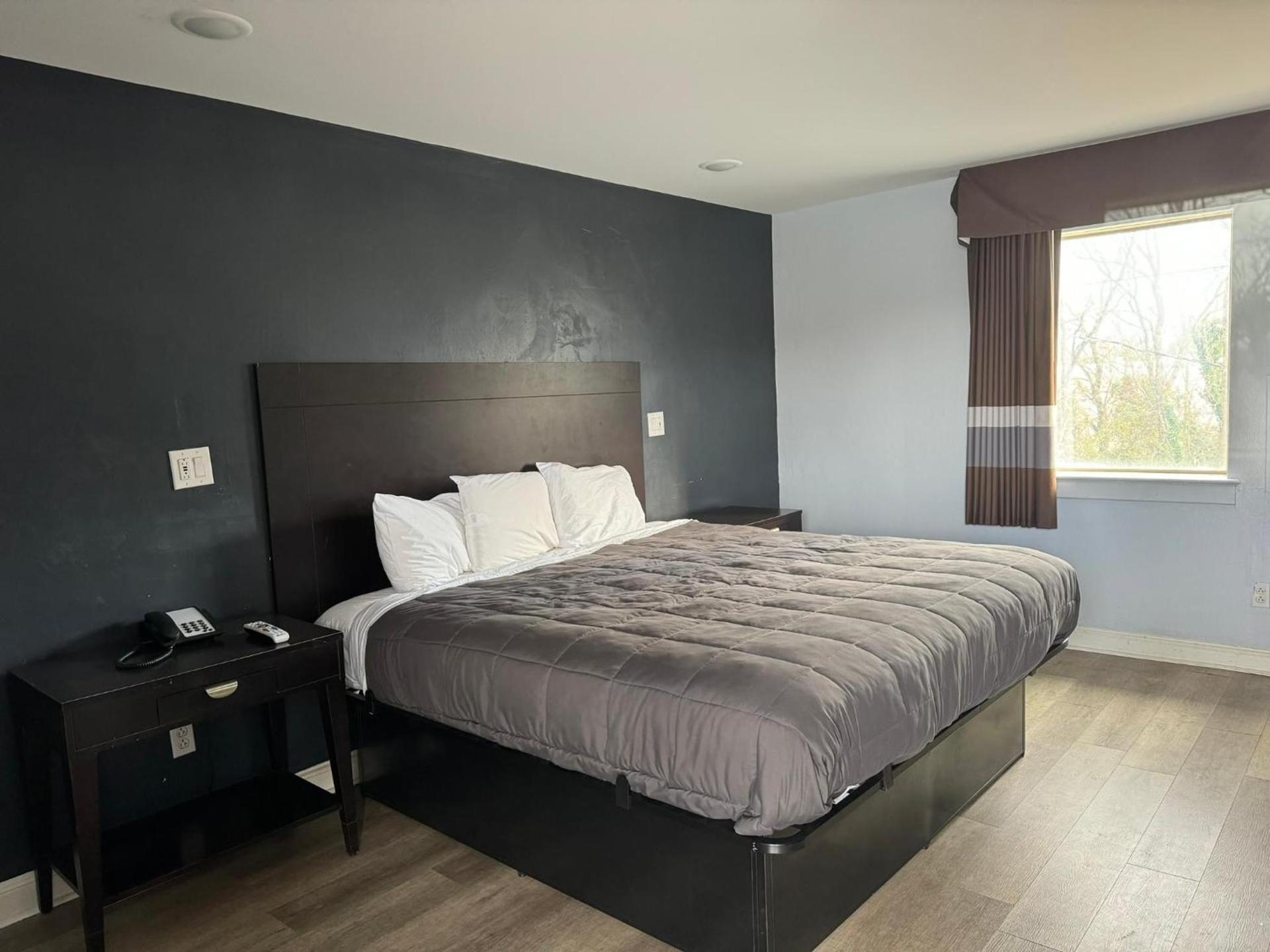 Budget Inn Danville photo 6
