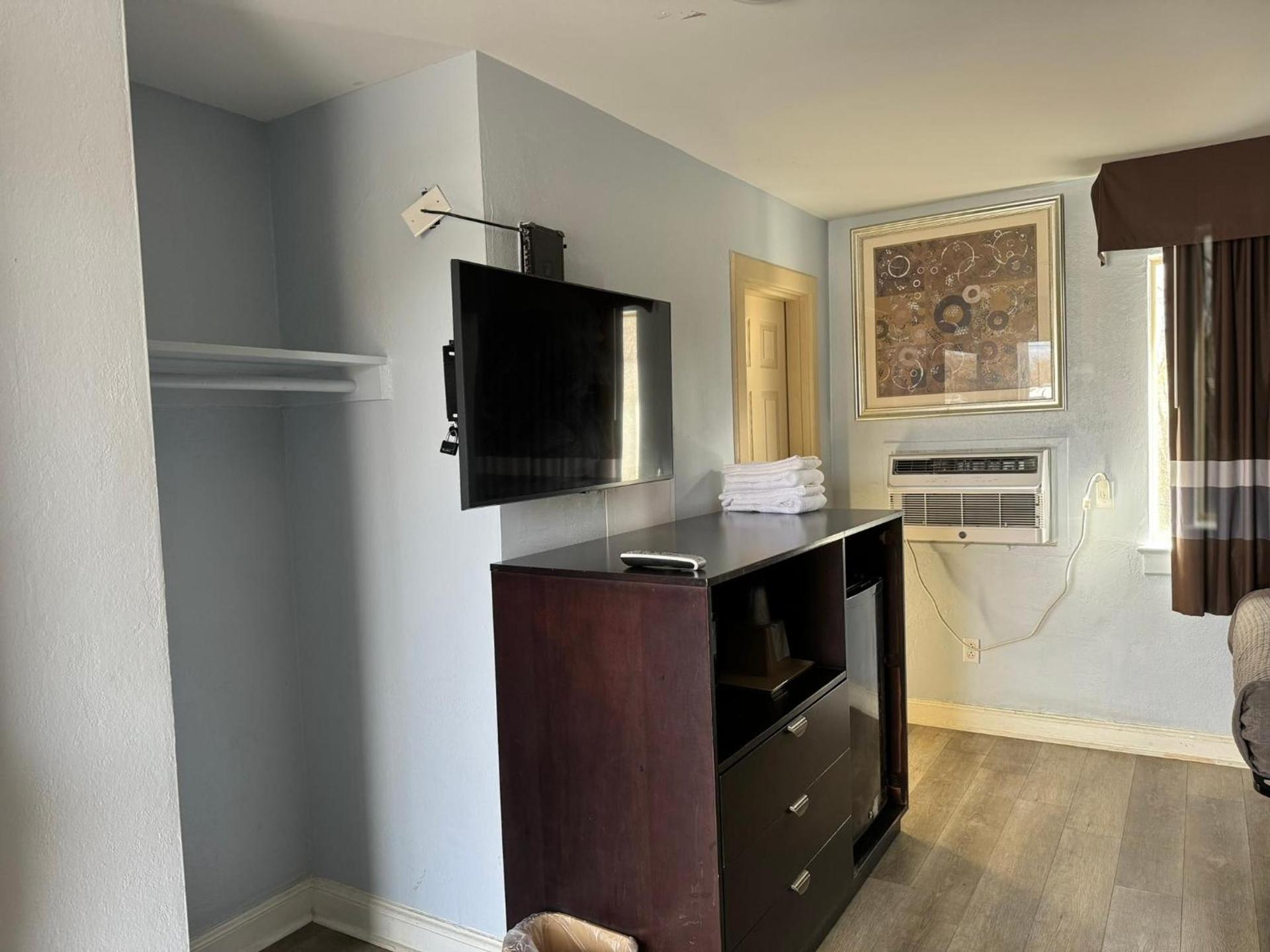 Budget Inn Danville photo 3