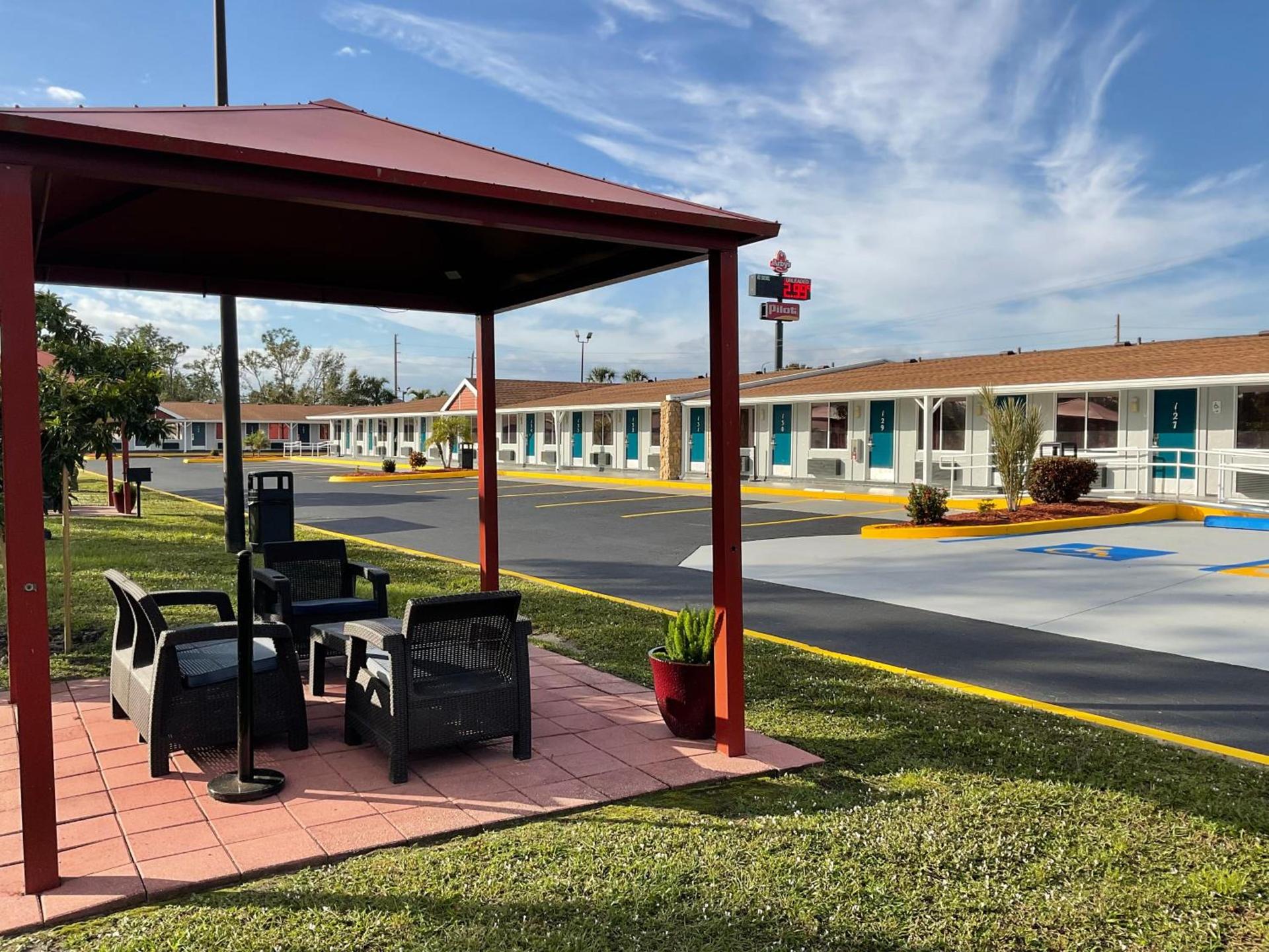 Knights Inn Punta Gorda photo 23