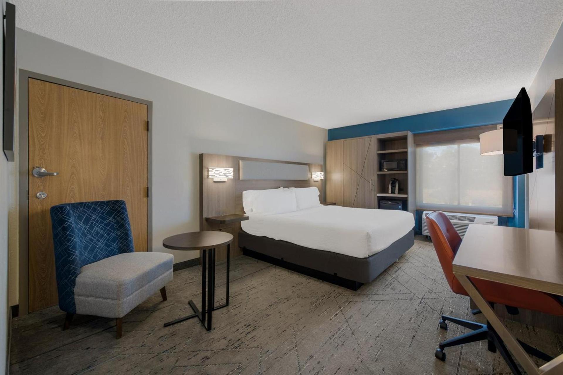 Holiday Inn Express Hotels- Hampton by IHG photo 82