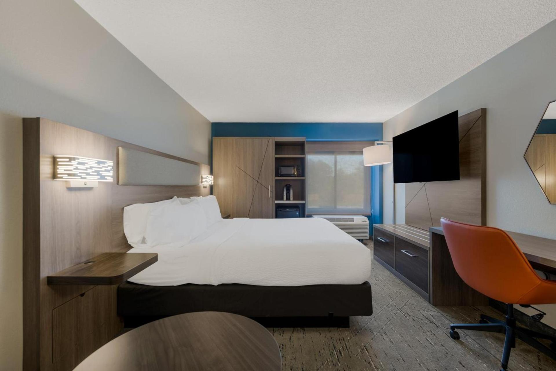 Holiday Inn Express Hotels- Hampton by IHG photo 88