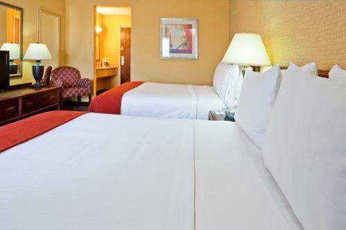 Holiday Inn Express Hotel Fort Campbell-Oak Grove by IHG photo 6