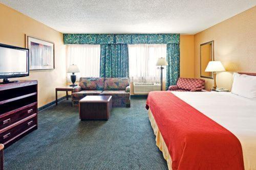 Holiday Inn Express Hotel Fort Campbell-Oak Grove by IHG photo 8