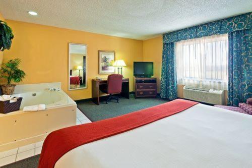 Holiday Inn Express Hotel Fort Campbell-Oak Grove by IHG photo 9