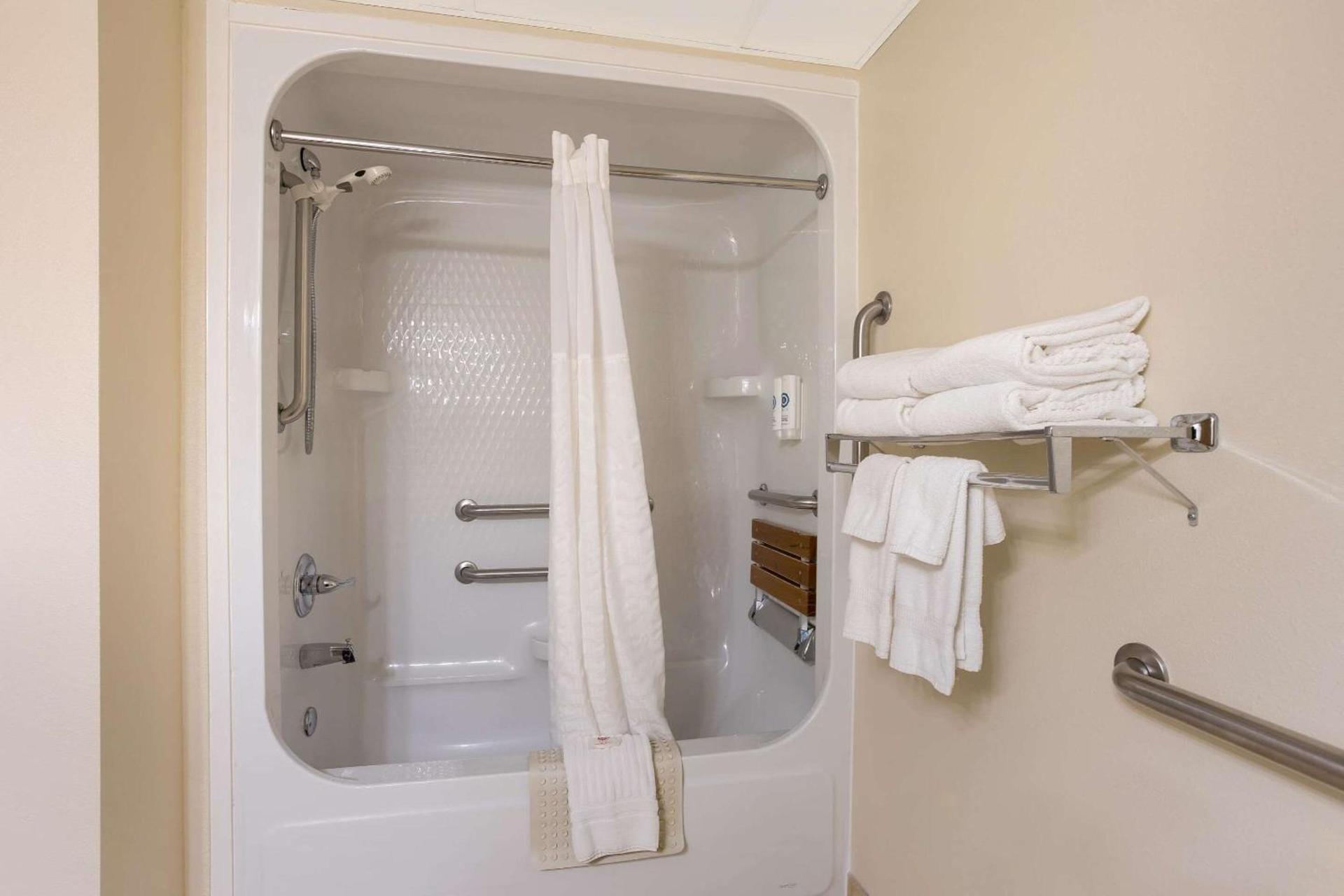 Comfort Inn & Suites Branson Meadows photo 24