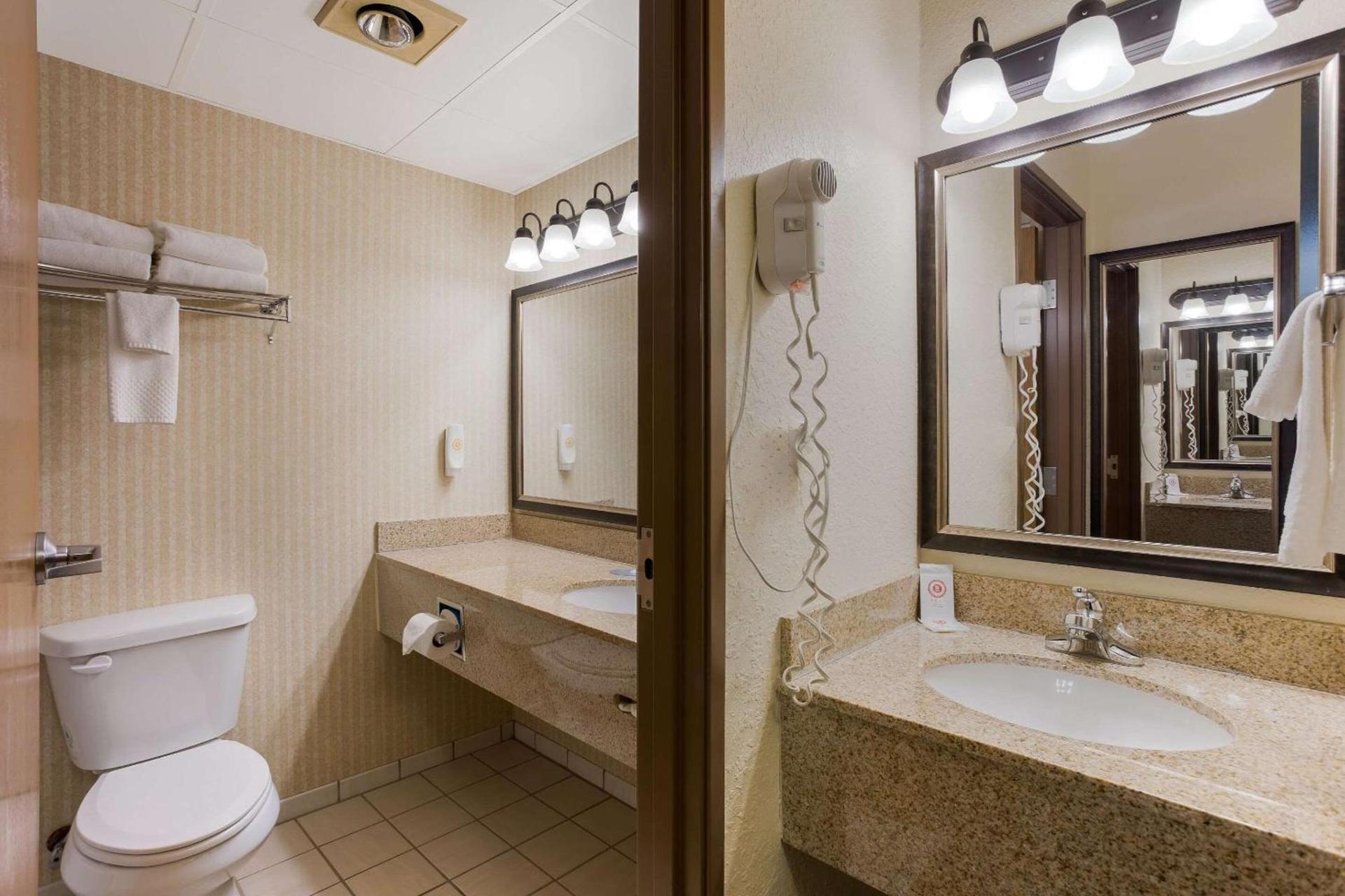 Comfort Inn & Suites Branson Meadows photo 26