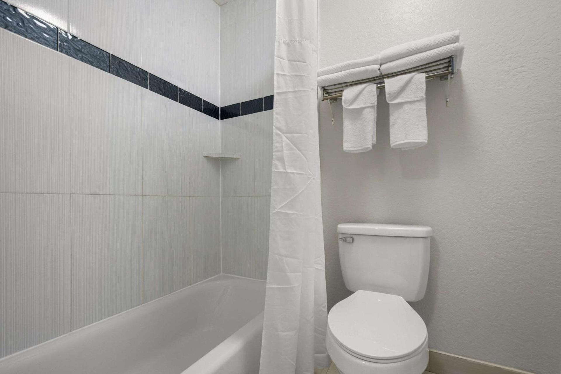 Quality Inn Sarasota I-75 photo 19