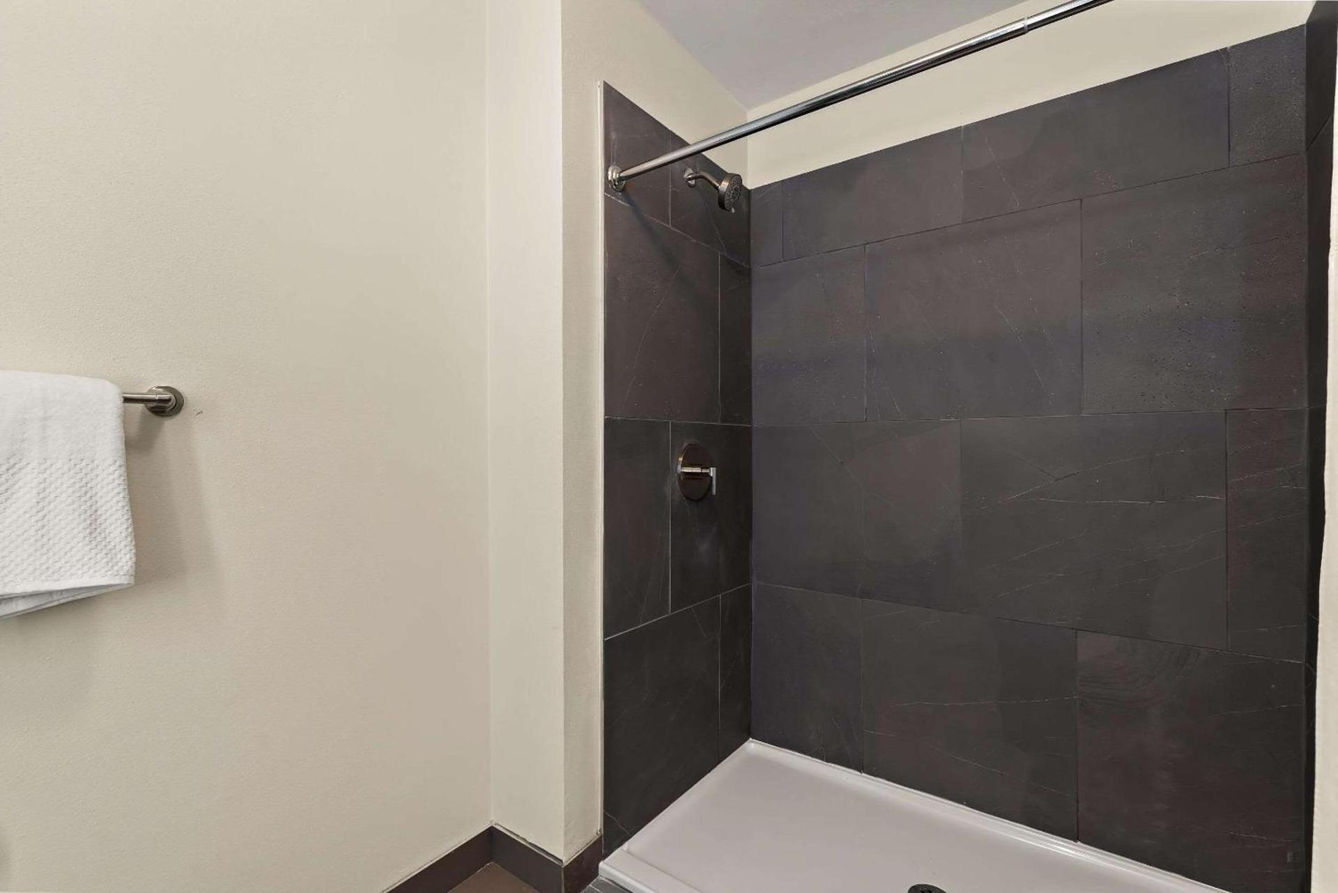 Sleep Inn Kelso Longview photo 33