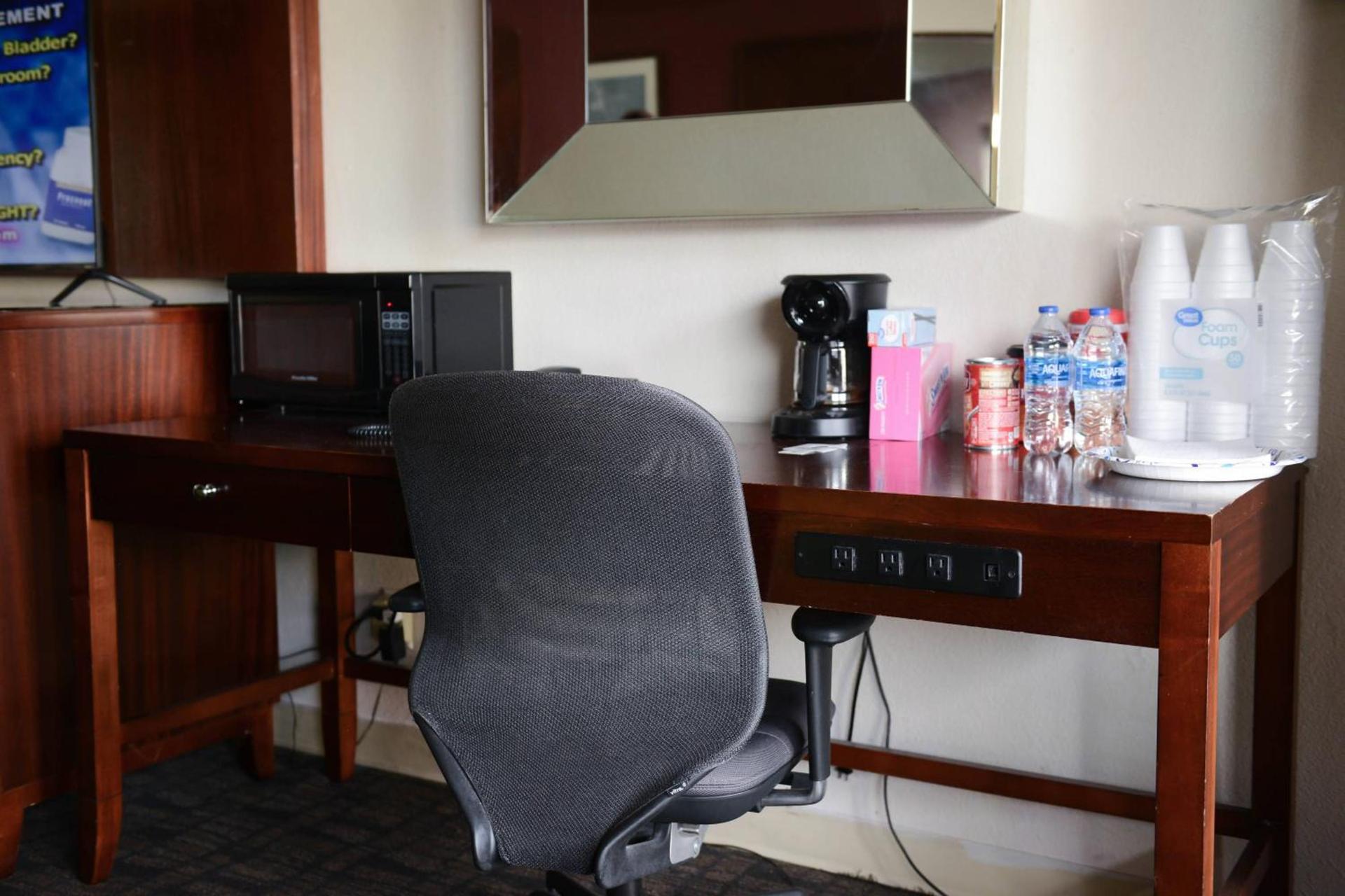 Relax Inn photo 40