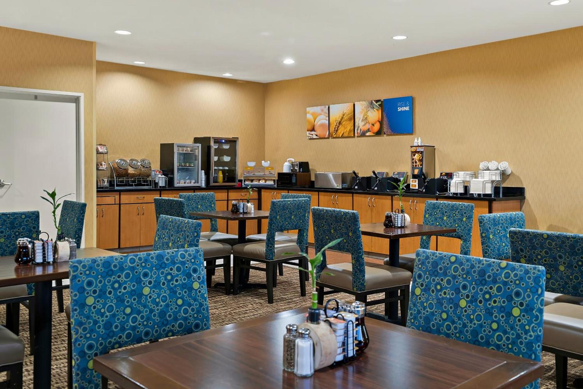 Comfort Suites- Saginaw photo 9