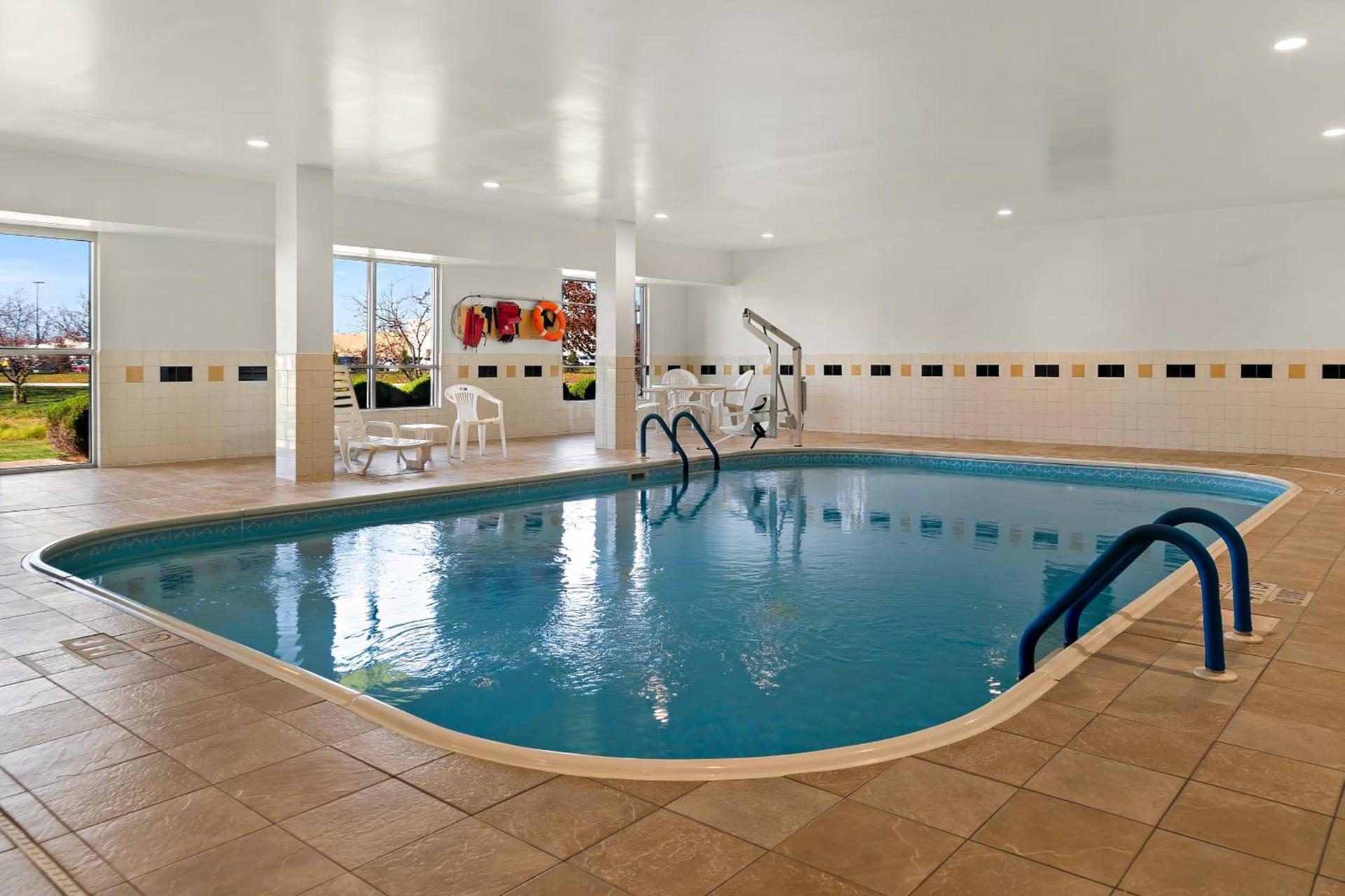 Comfort Suites- Saginaw photo 10