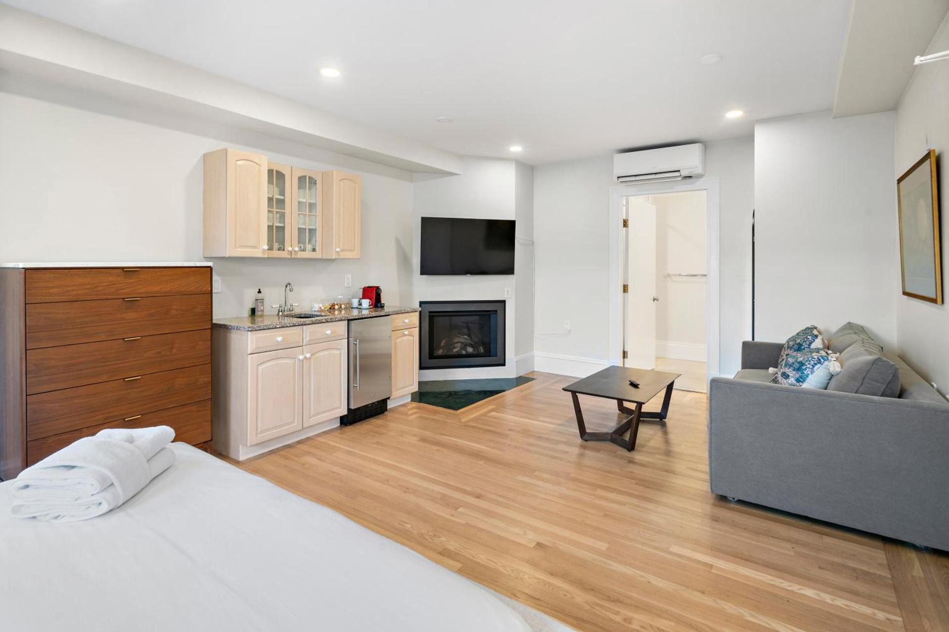Charlesgate Suites photo 18