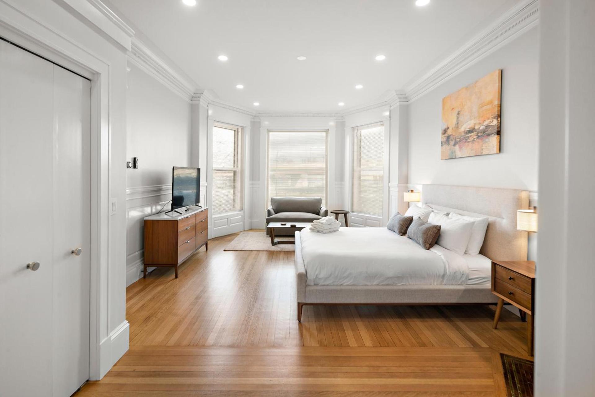 Charlesgate Suites photo 69