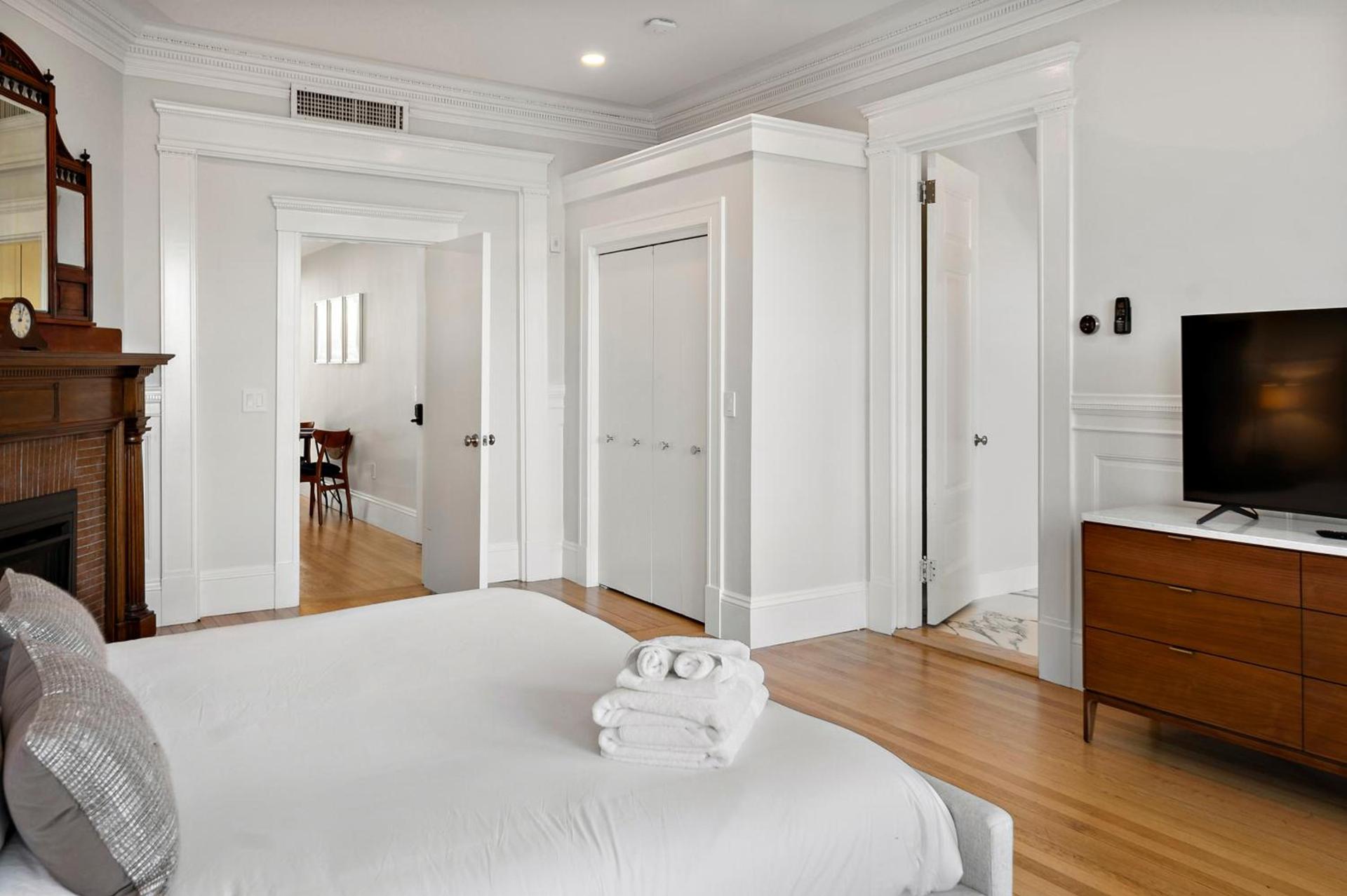 Charlesgate Suites photo 36