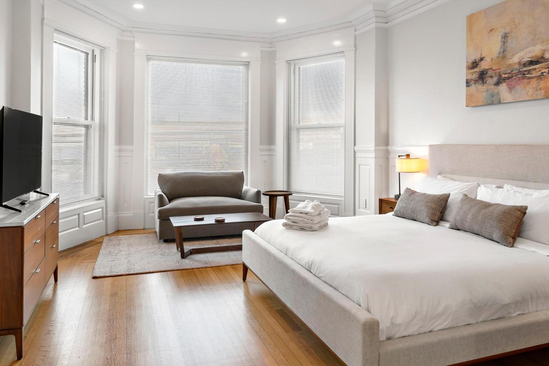 Charlesgate Suites photo 46