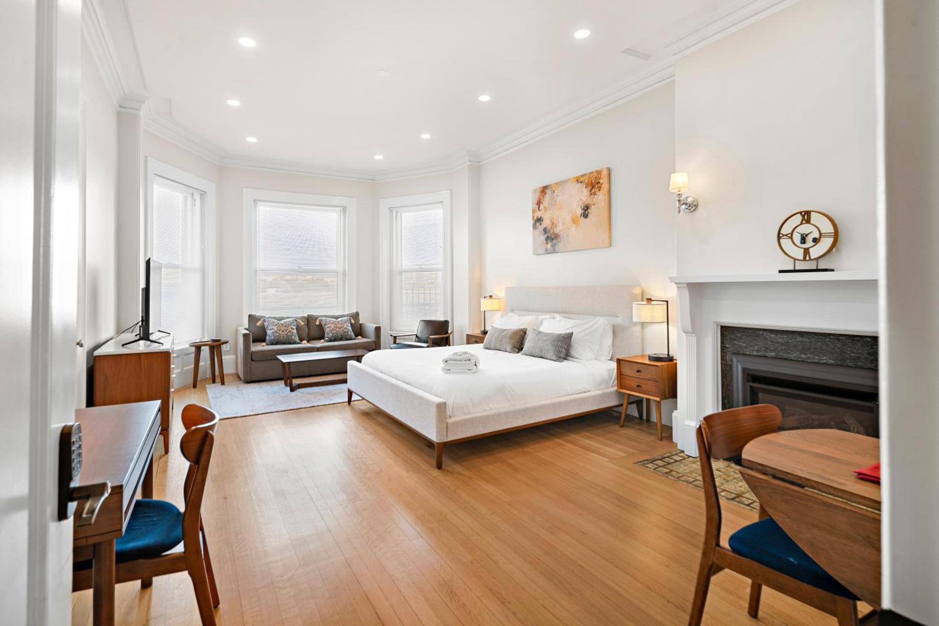 Charlesgate Suites photo 17