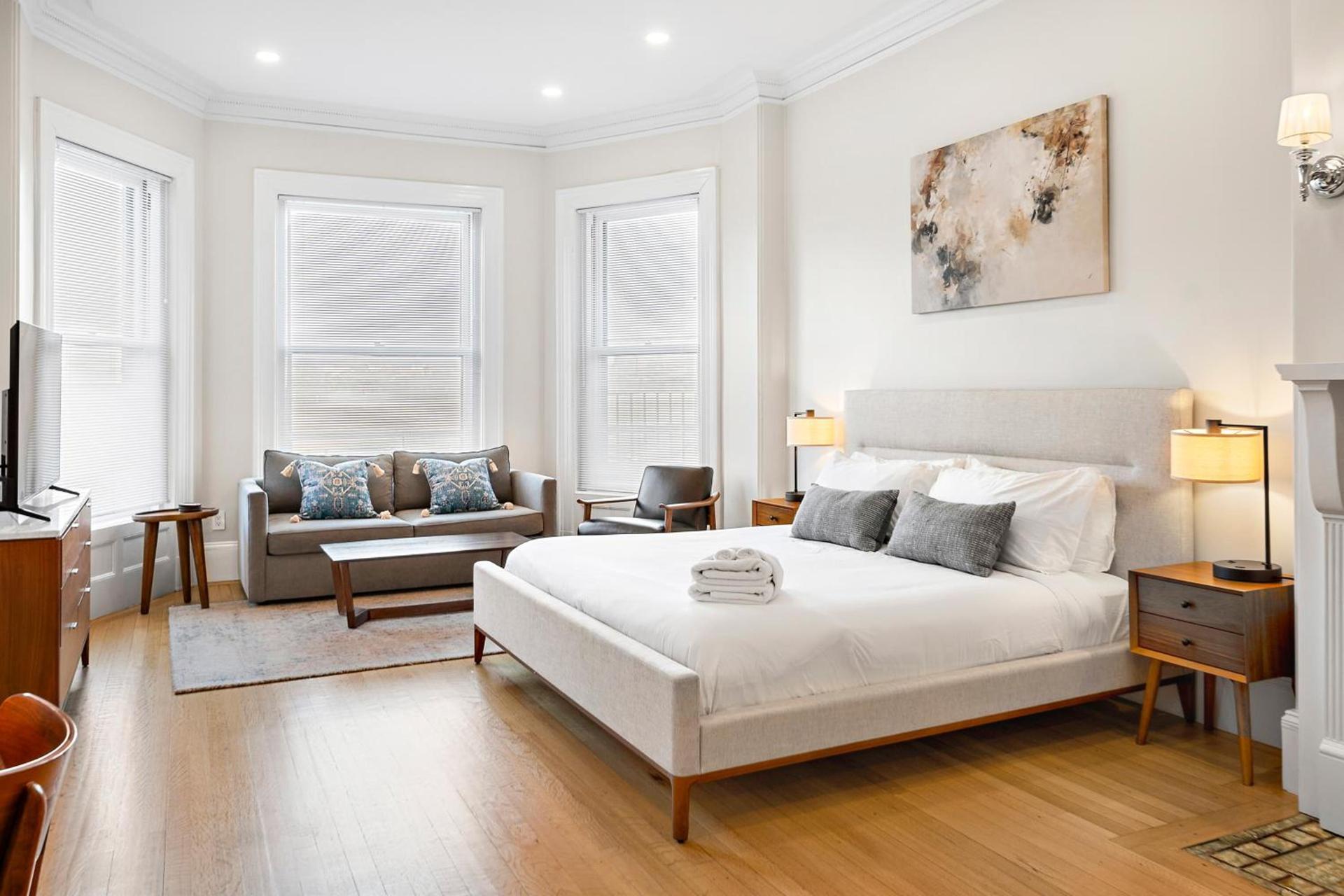 Charlesgate Suites photo 82