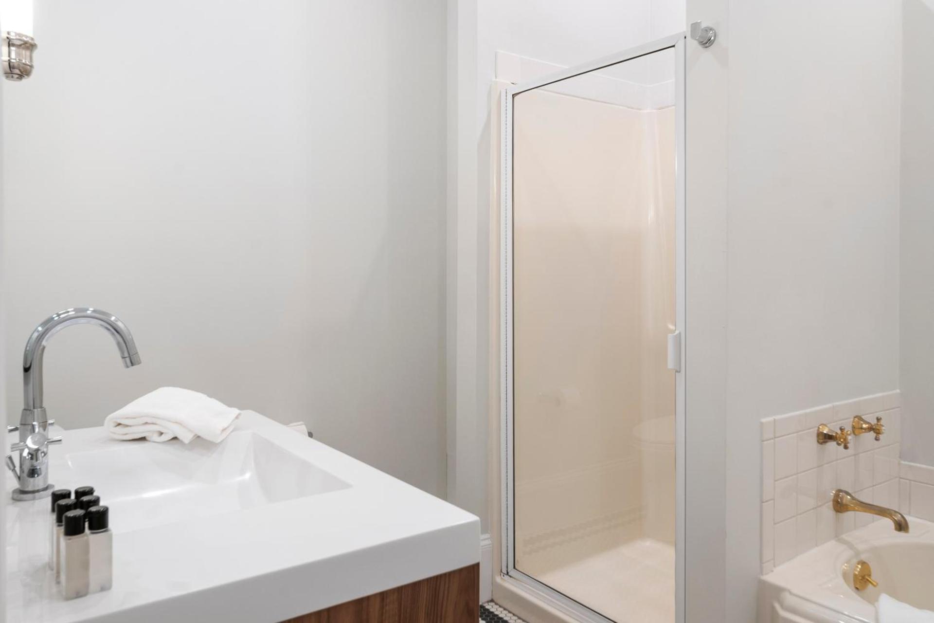 Charlesgate Suites photo 37