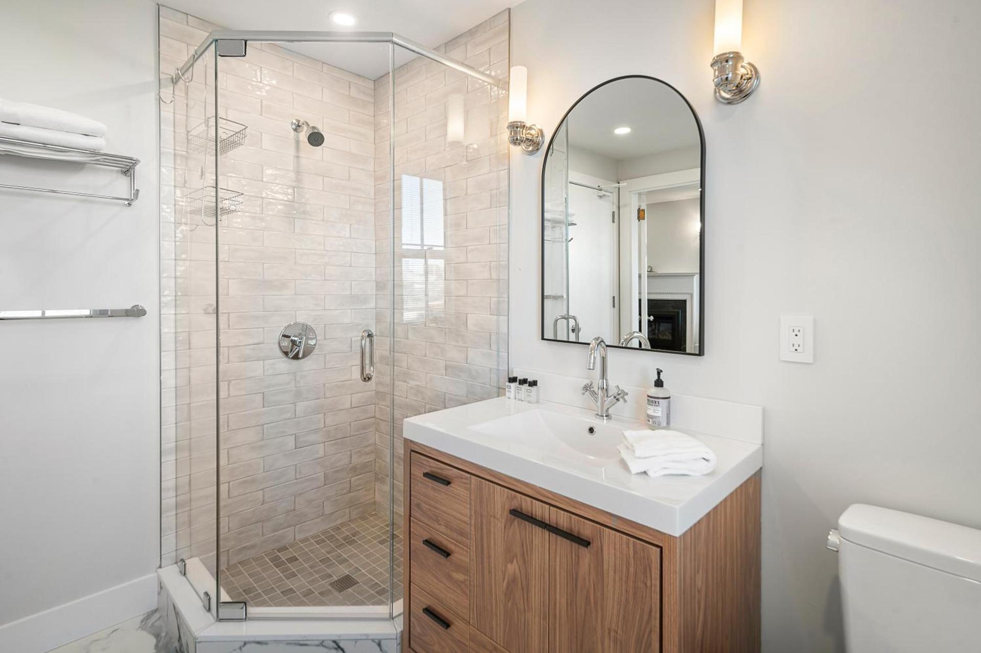 Charlesgate Suites photo 80