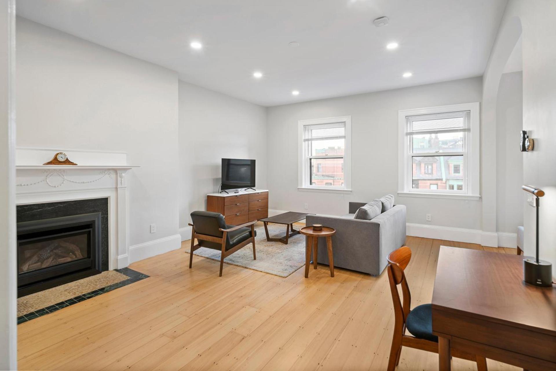Charlesgate Suites photo 81