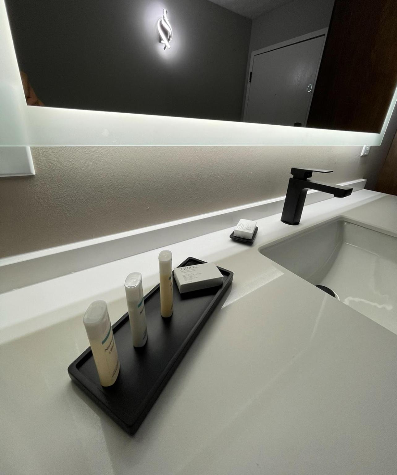 Luxor Inn & Suites, a Travelodge by Wyndham photo 26