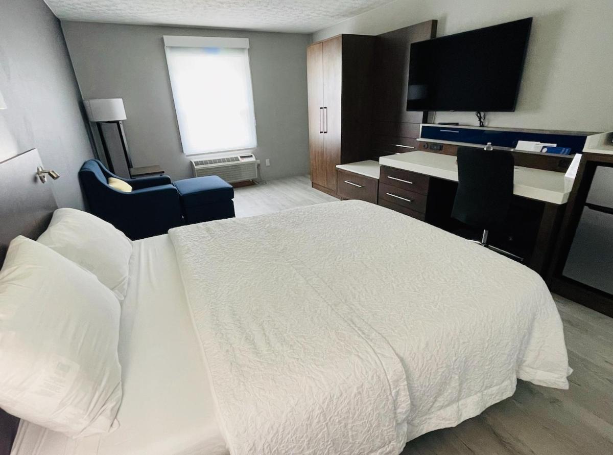 Luxor Inn & Suites, a Travelodge by Wyndham photo 21