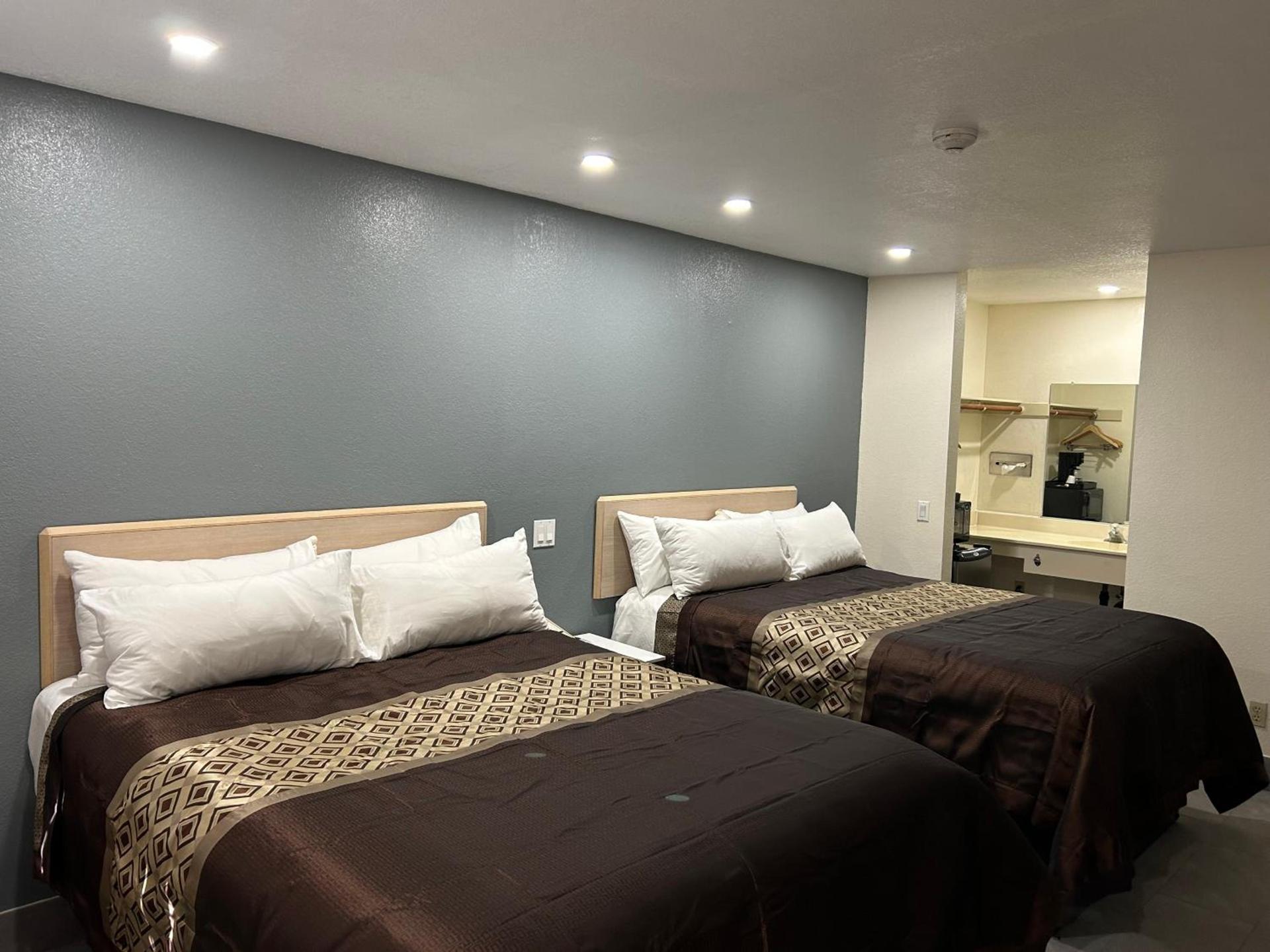 California Inn Hotel and Suites Adelanto US 395 photo 7