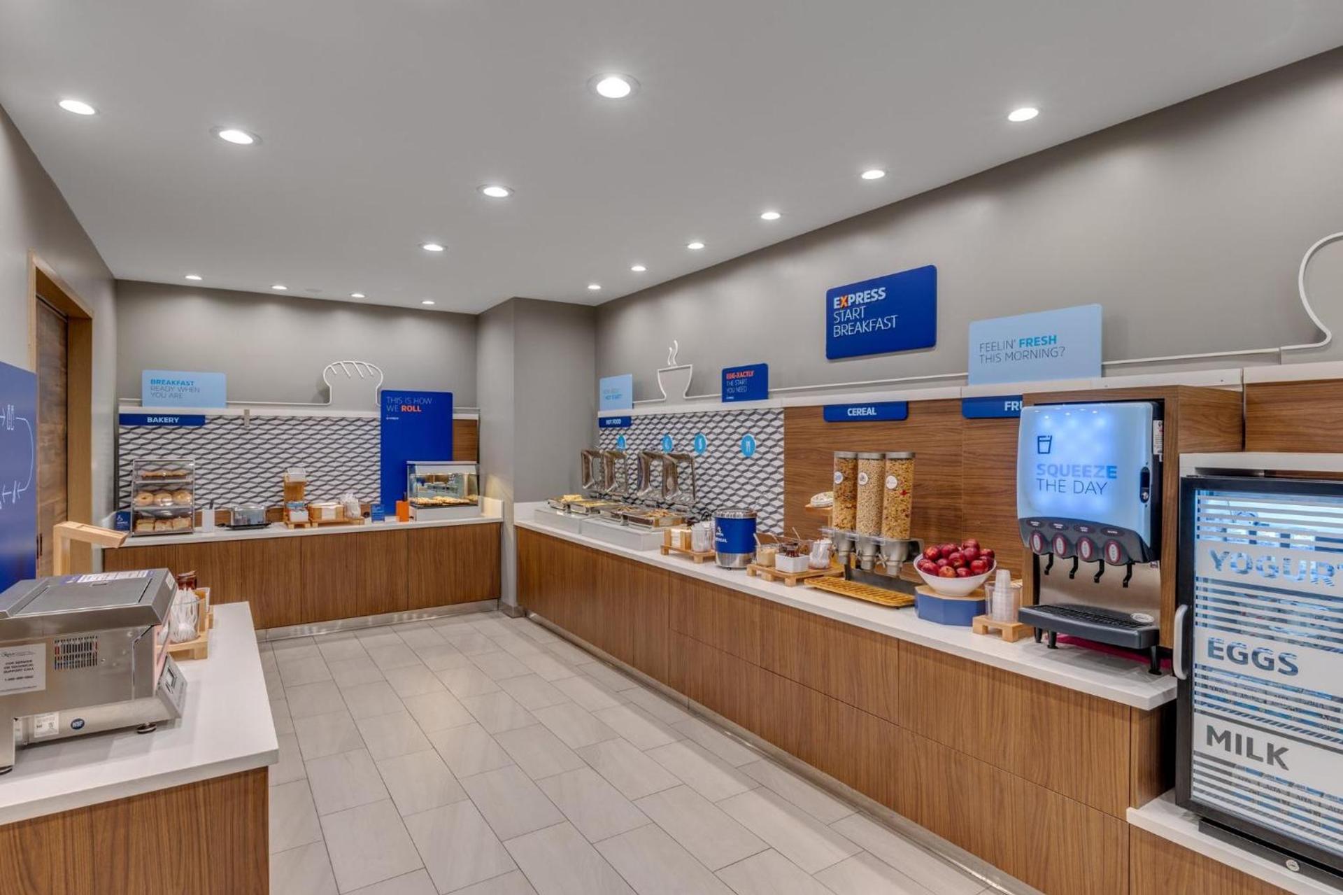 Holiday Inn Express & Suites Hawaiian Gardens by IHG photo 69