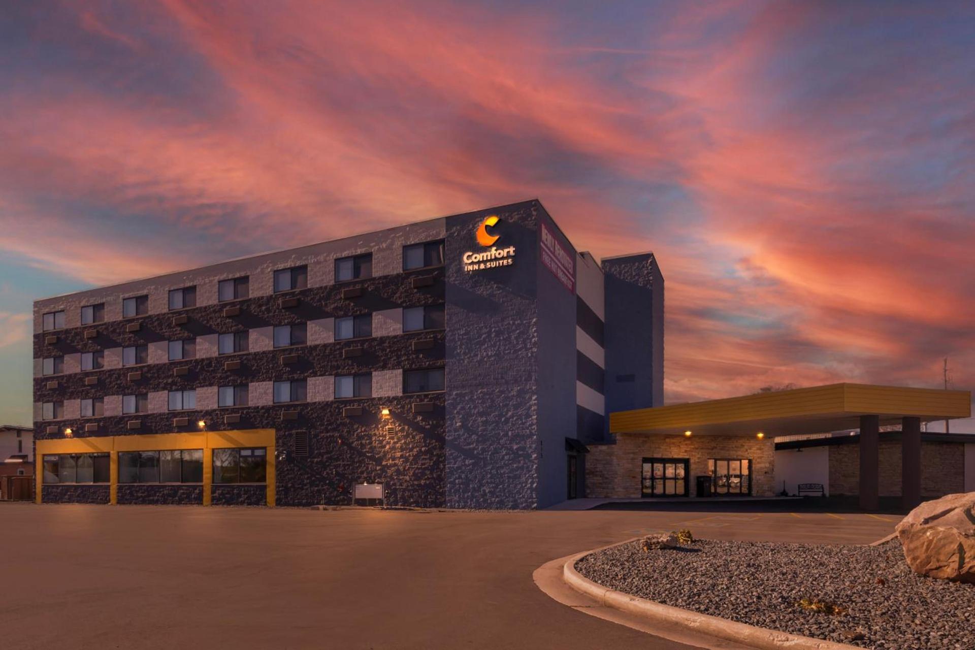Comfort Inn & Suites Beaver Dam — hotel in Beaver Dam
