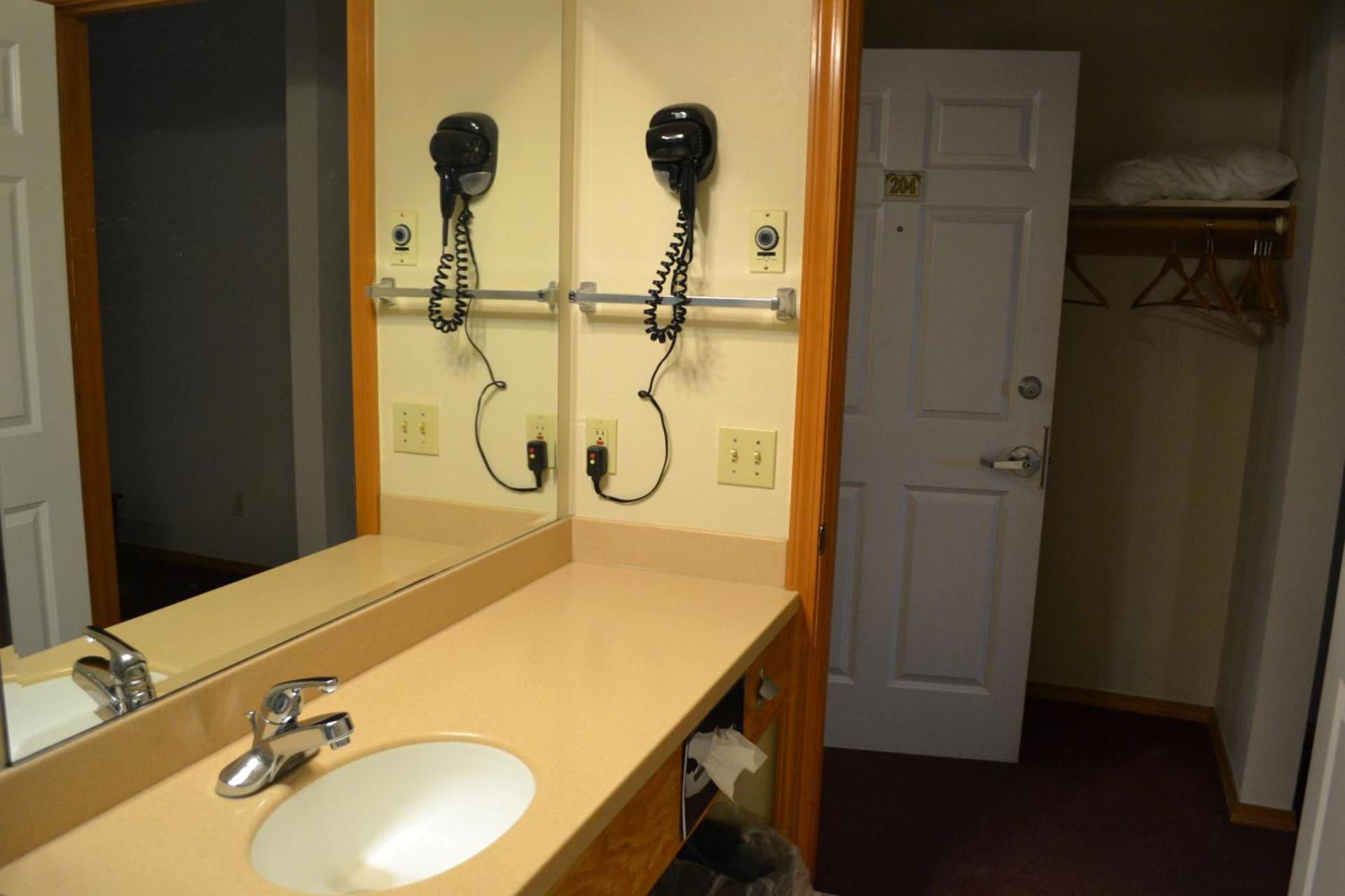 Anaco Bay Inn photo 21