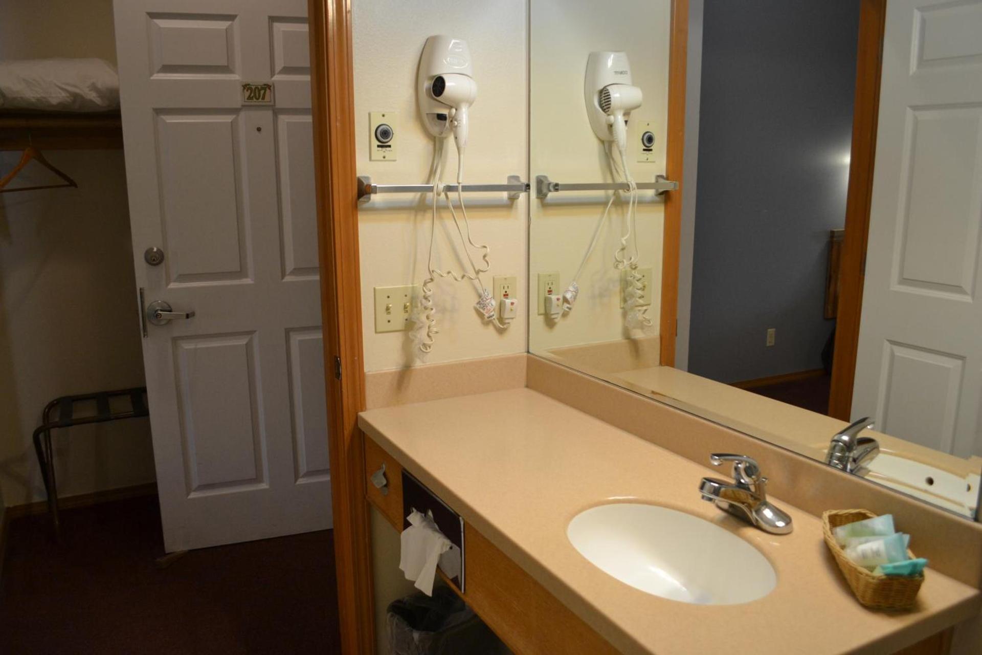 Anaco Bay Inn photo 25