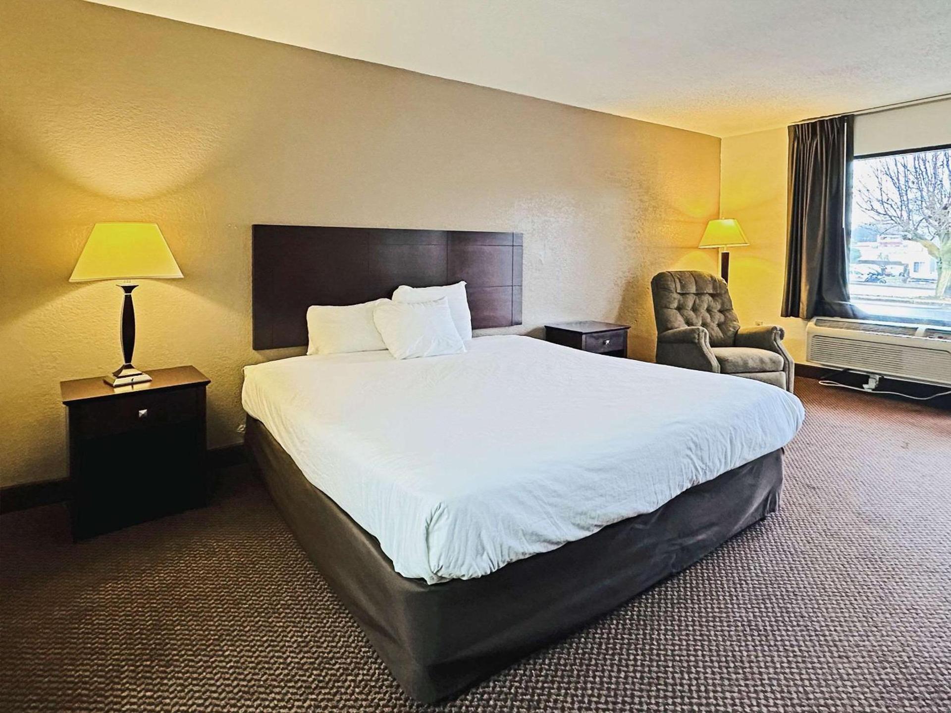 Econo Lodge Kannapolis - Concord photo 28
