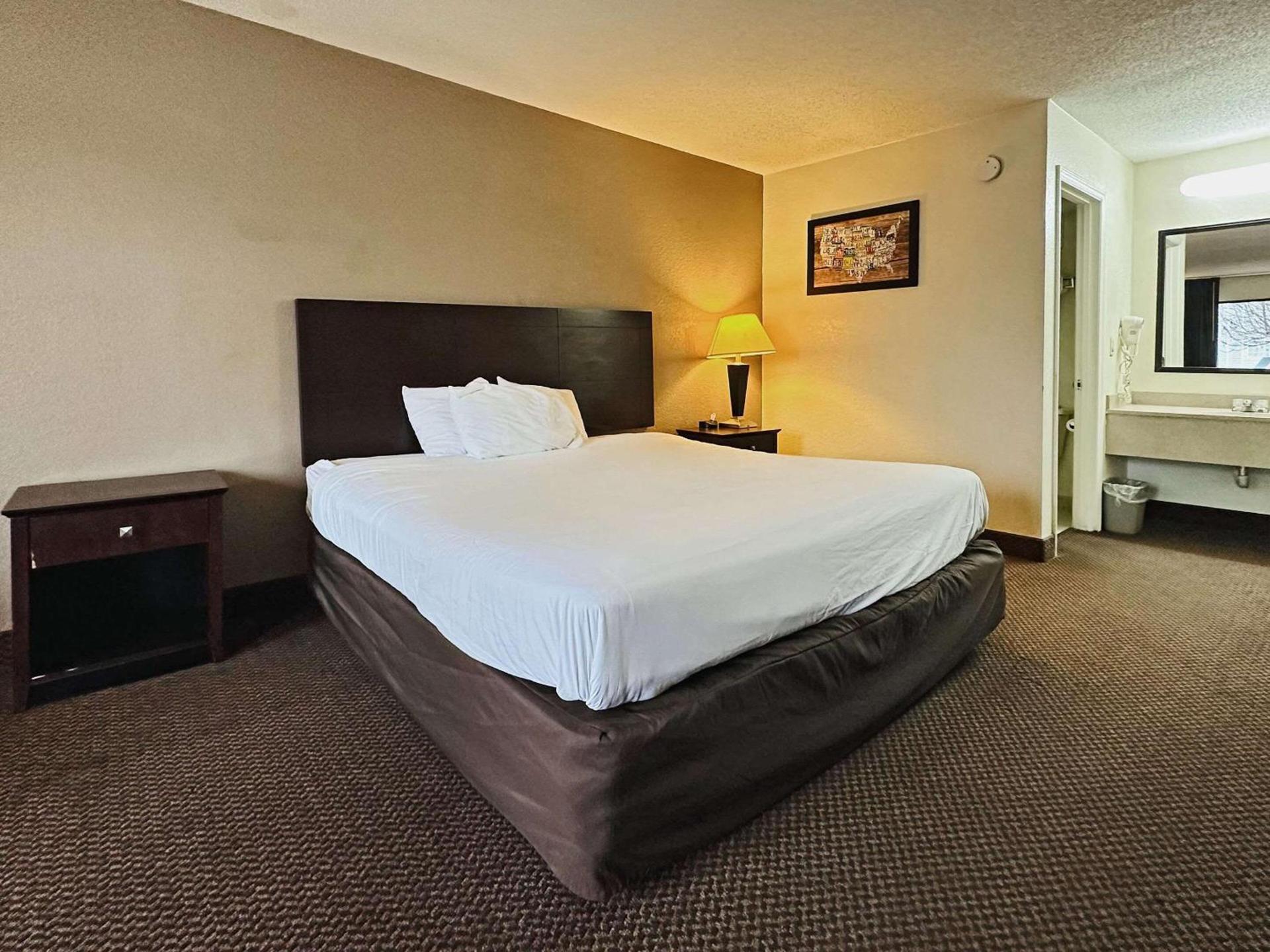 Econo Lodge Kannapolis - Concord photo 33