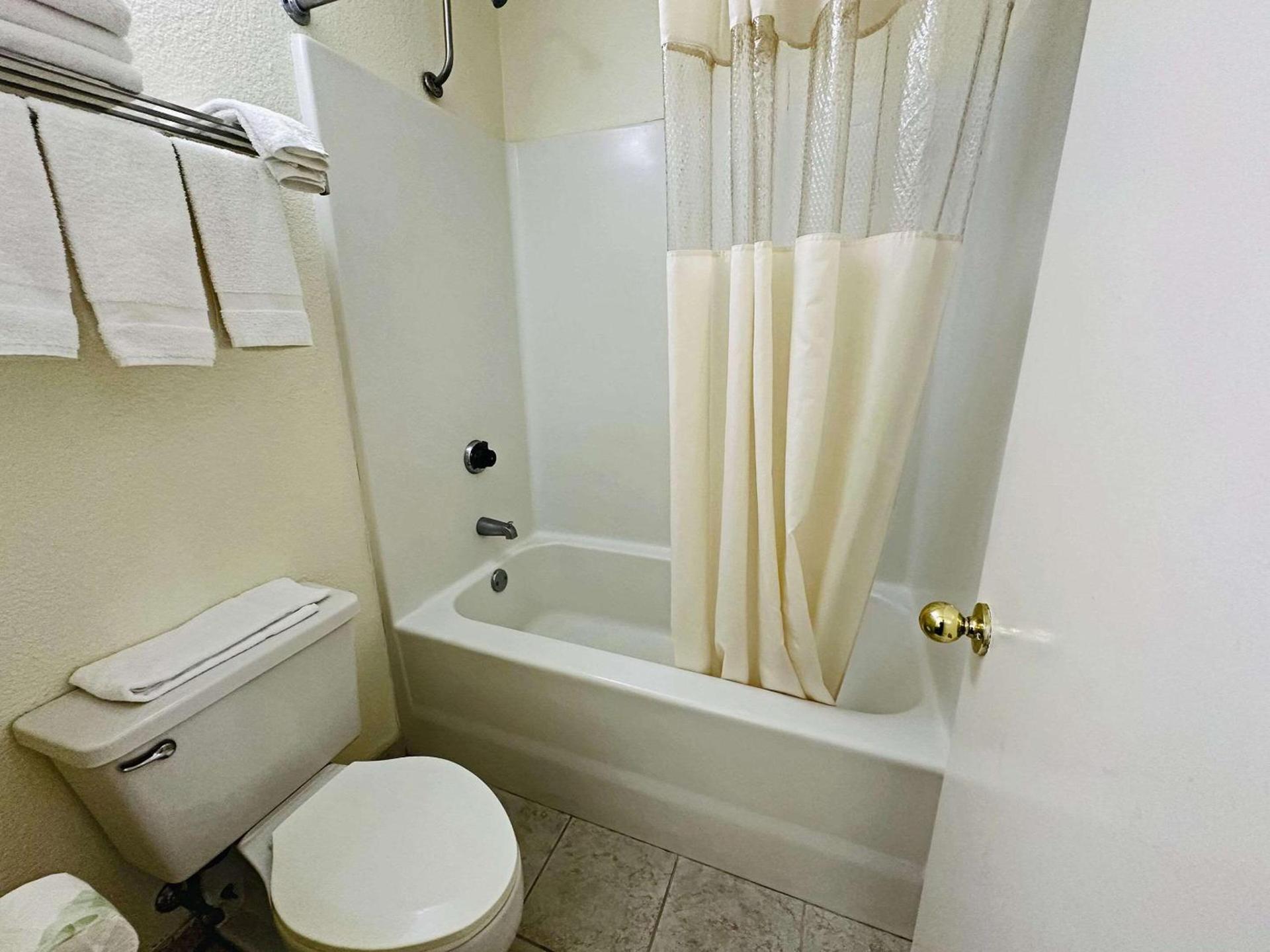 Econo Lodge Kannapolis - Concord photo 34