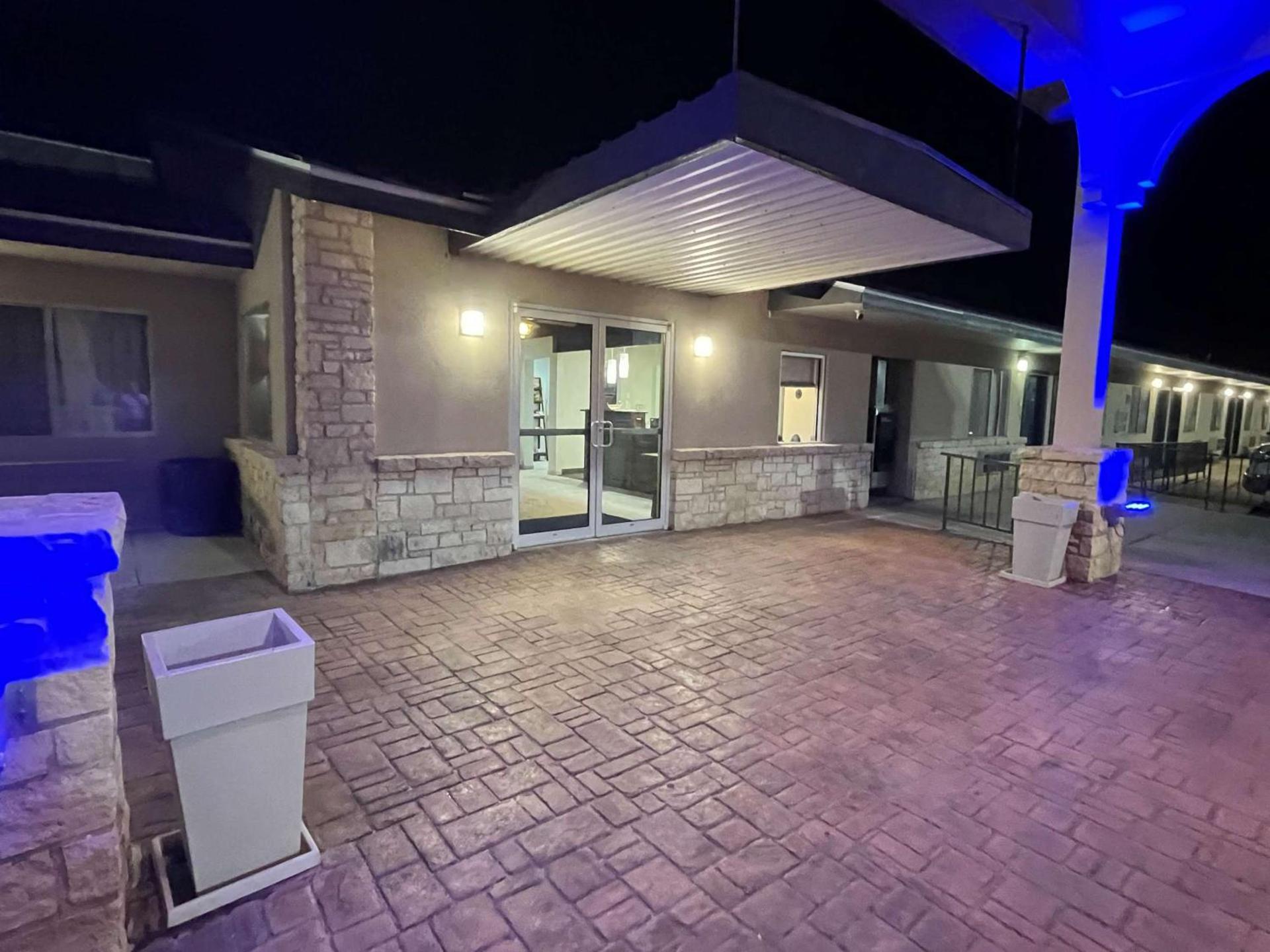 Motel 6 Junction, TX Llano River photo 2