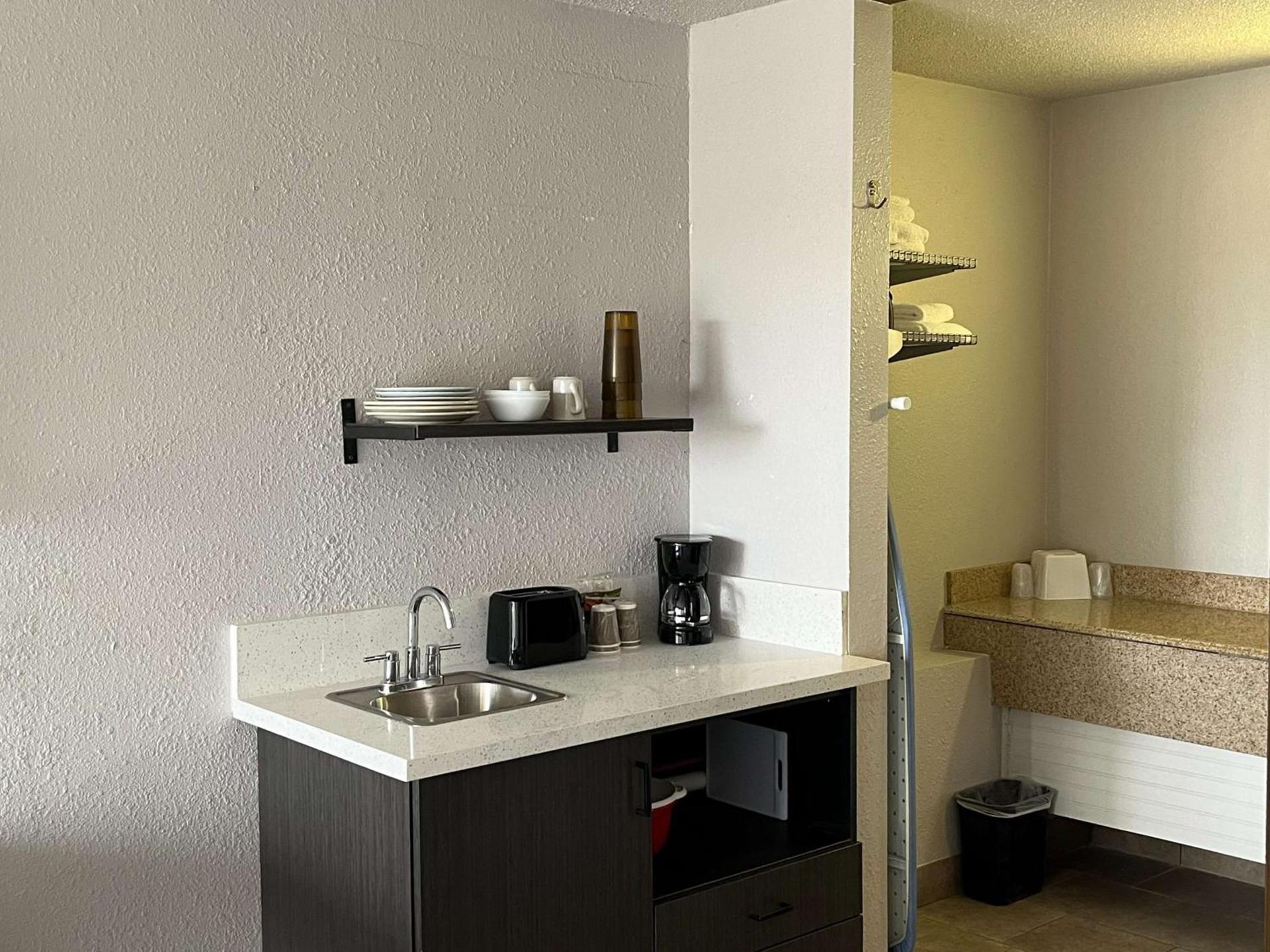 Studio 6 Mesquite, TX Town East photo 7