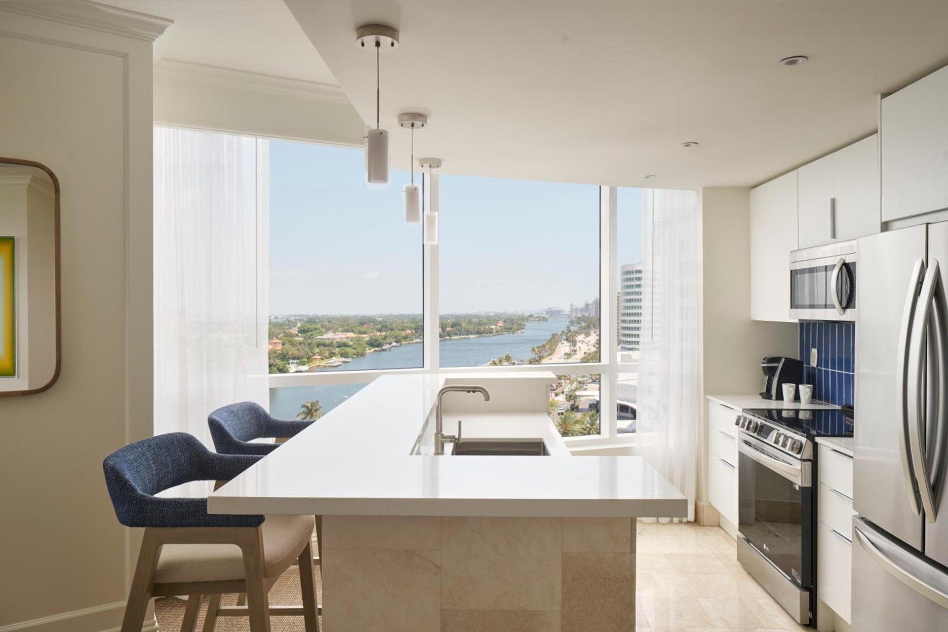 Fontainebleau Miami Beach photo 2