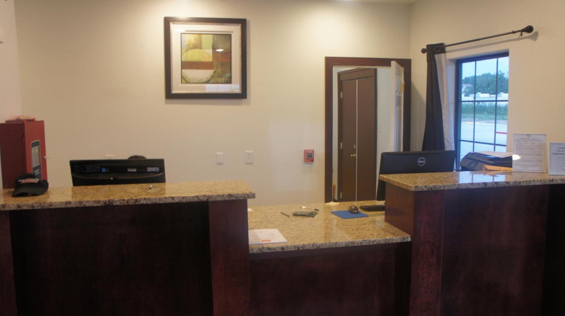 Lux Inn and Suites photo 8