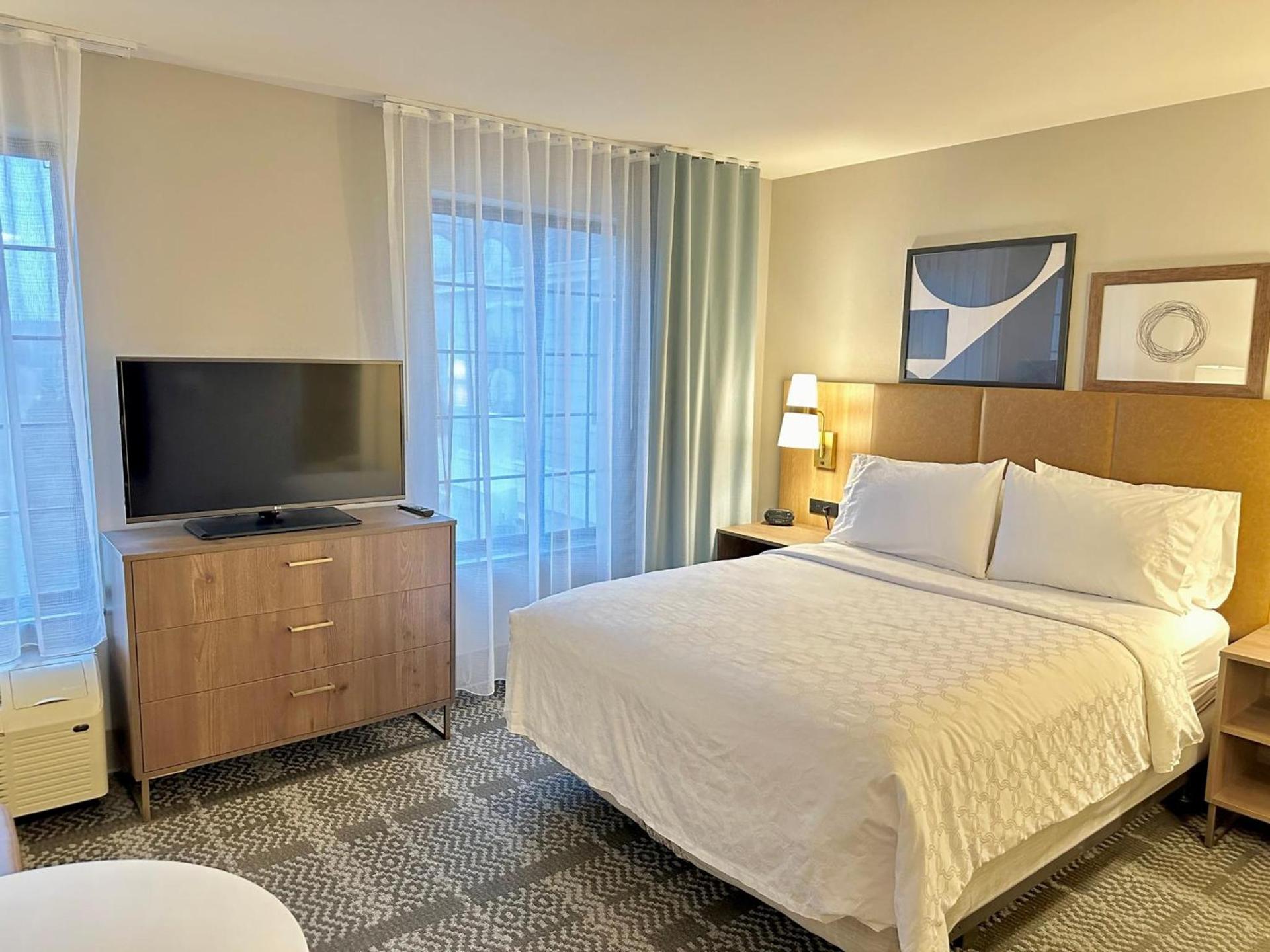 Staybridge Suites Milwaukee West-Oconomowoc by IHG photo 81
