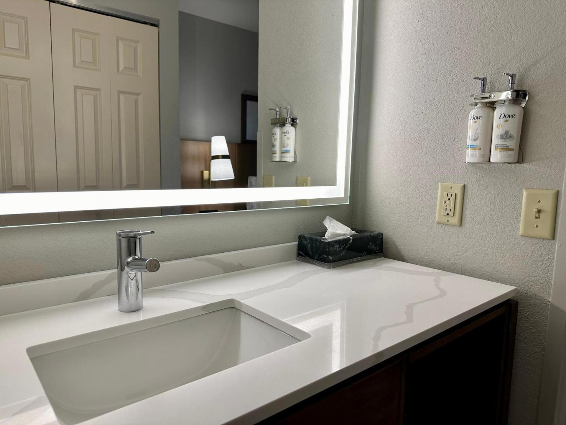 Staybridge Suites Milwaukee West-Oconomowoc by IHG photo 84