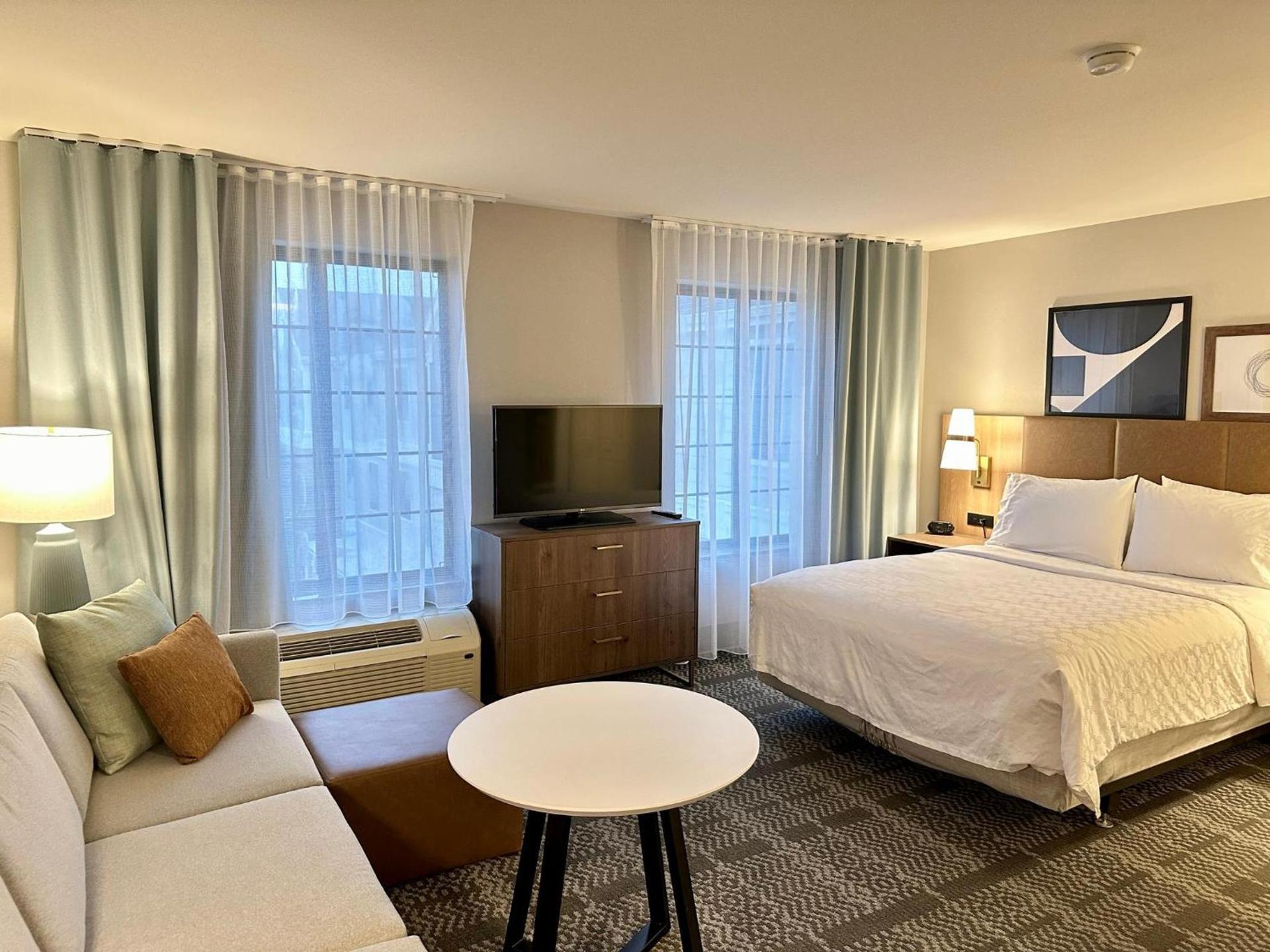 Staybridge Suites Milwaukee West-Oconomowoc by IHG photo 52