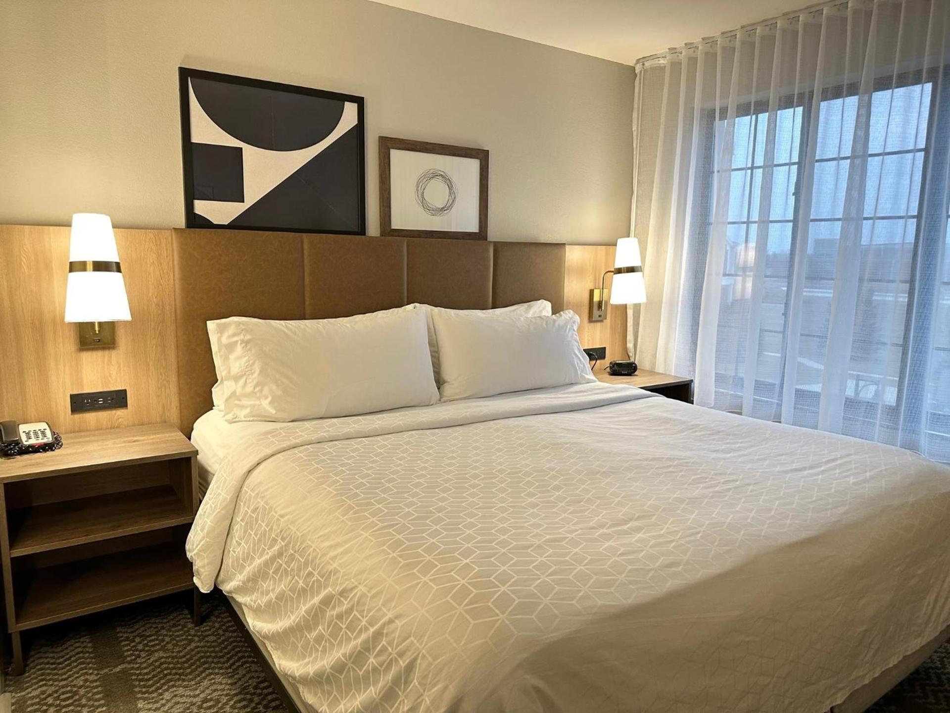 Staybridge Suites Milwaukee West-Oconomowoc by IHG photo 91