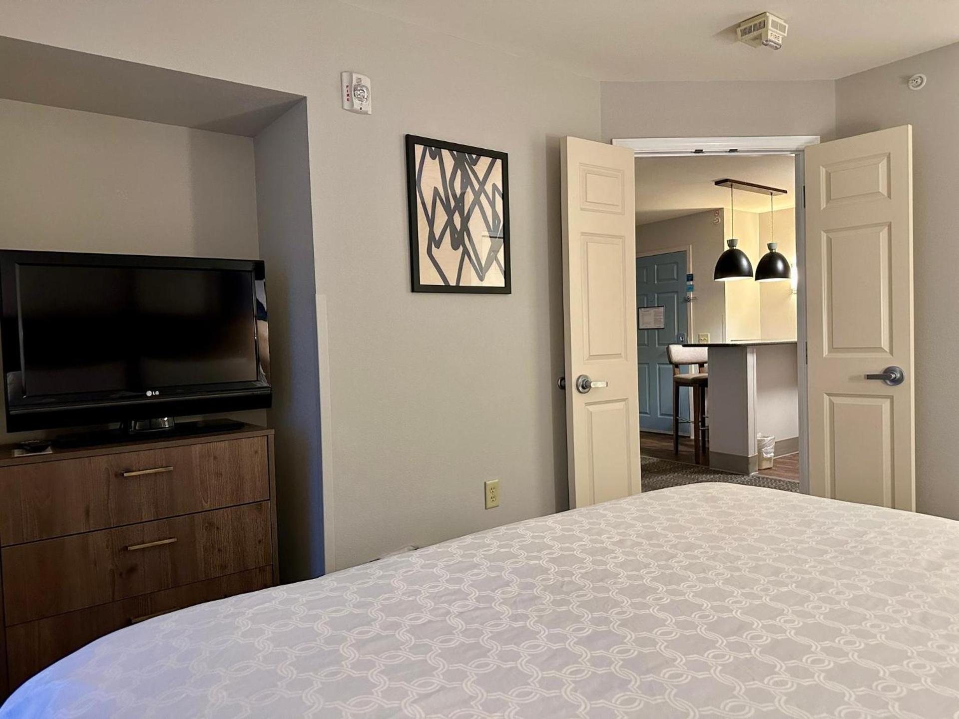 Staybridge Suites Milwaukee West-Oconomowoc by IHG photo 71