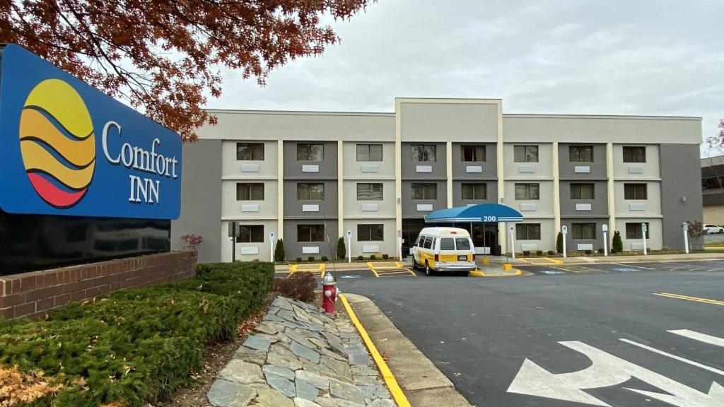Comfort Inn Herndon-Reston photo 35