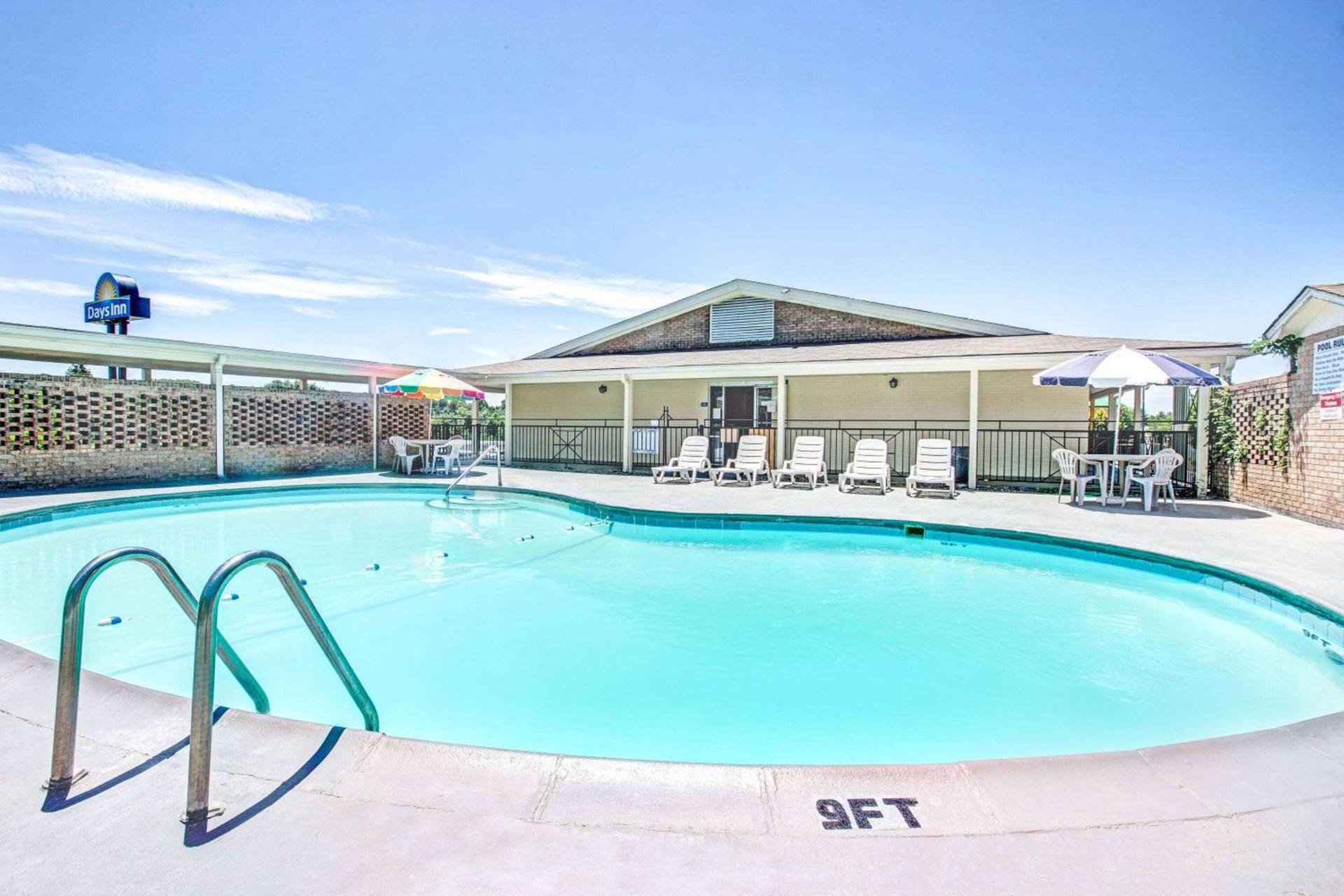 Days Inn by Wyndham Lincolnton photo 7