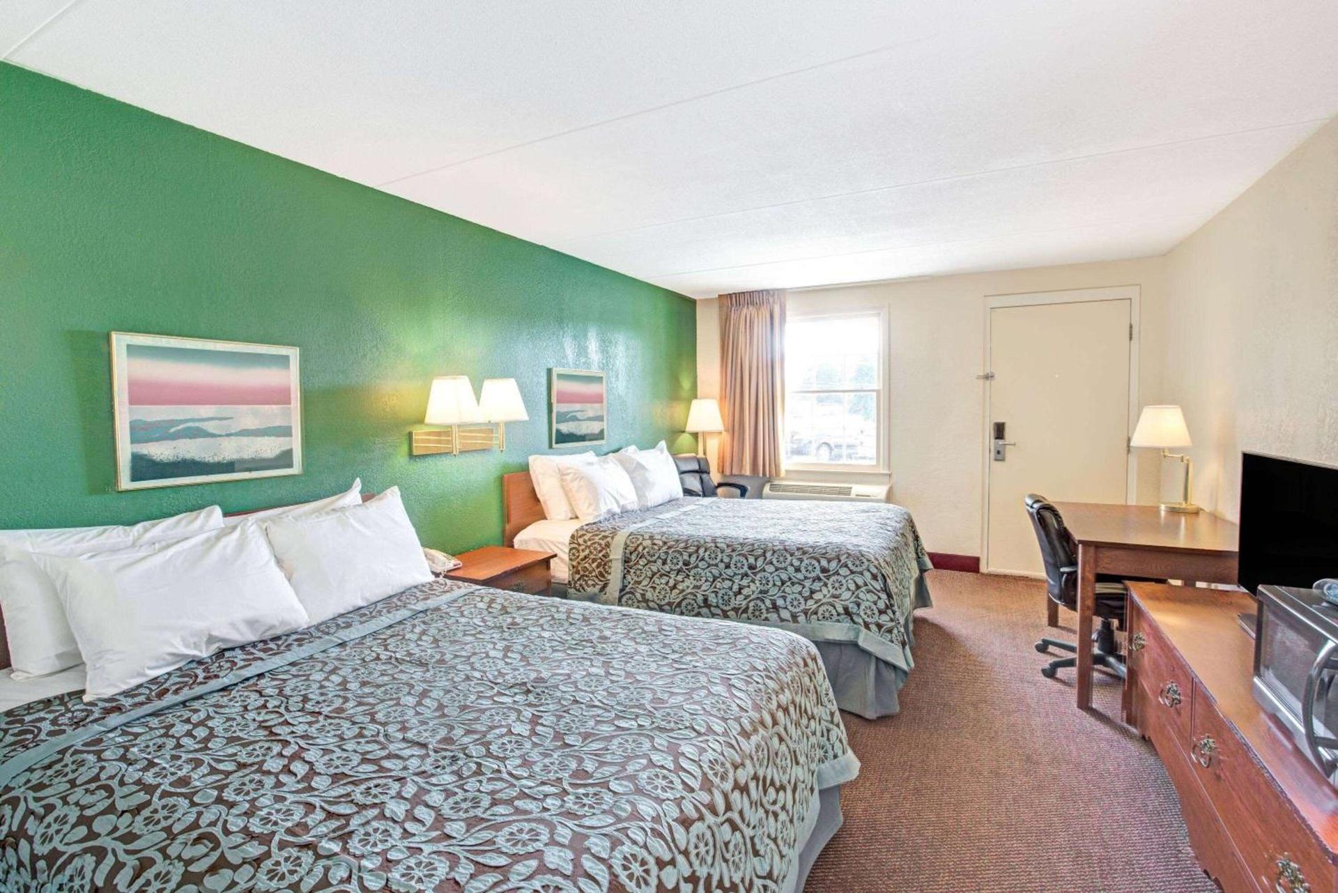 Days Inn by Wyndham Lincolnton photo 16