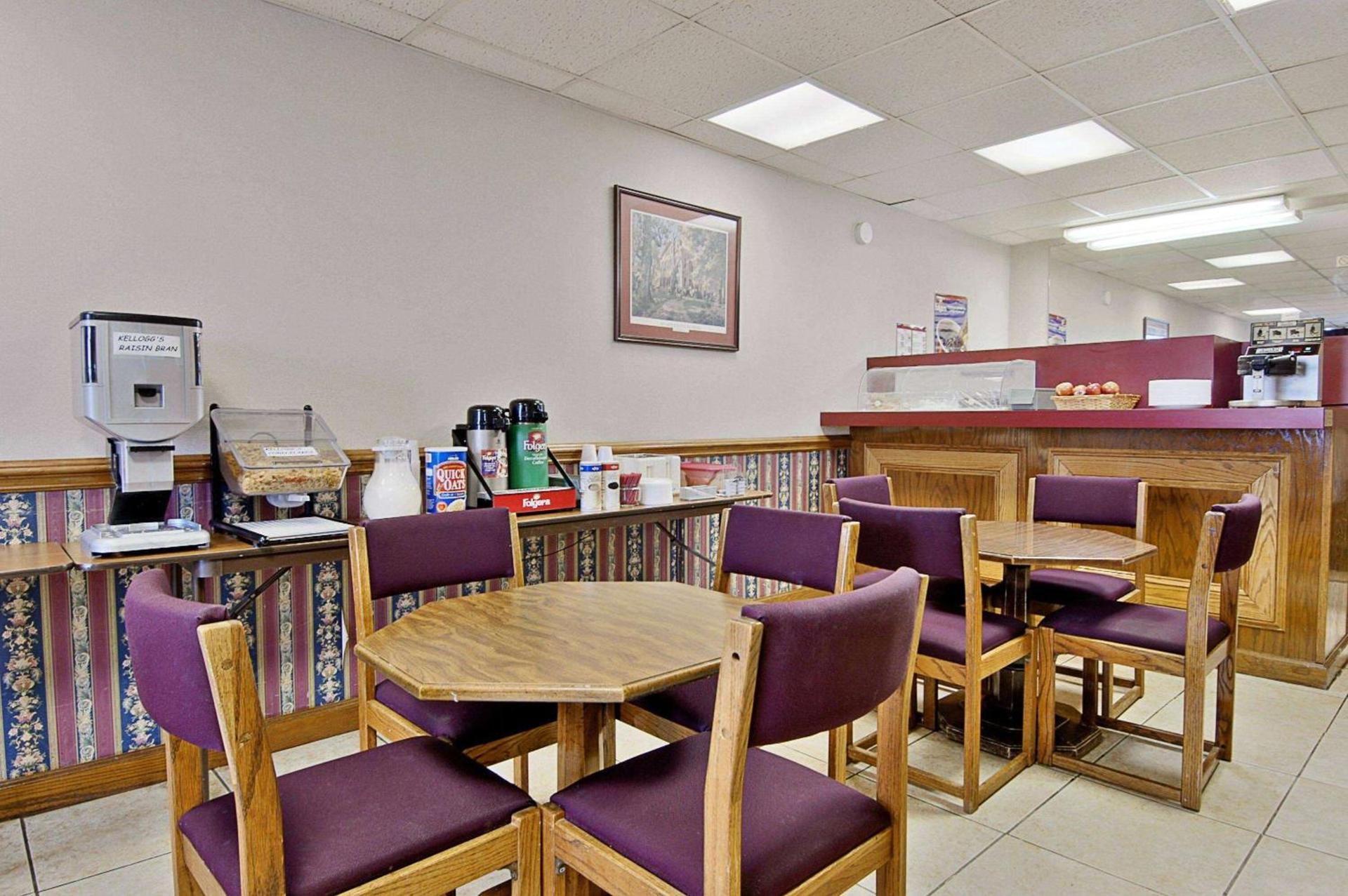 Days Inn by Wyndham Lincolnton photo 32
