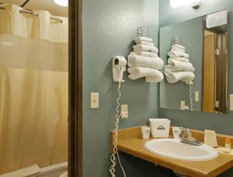 Sunset Inn & Suites photo 8