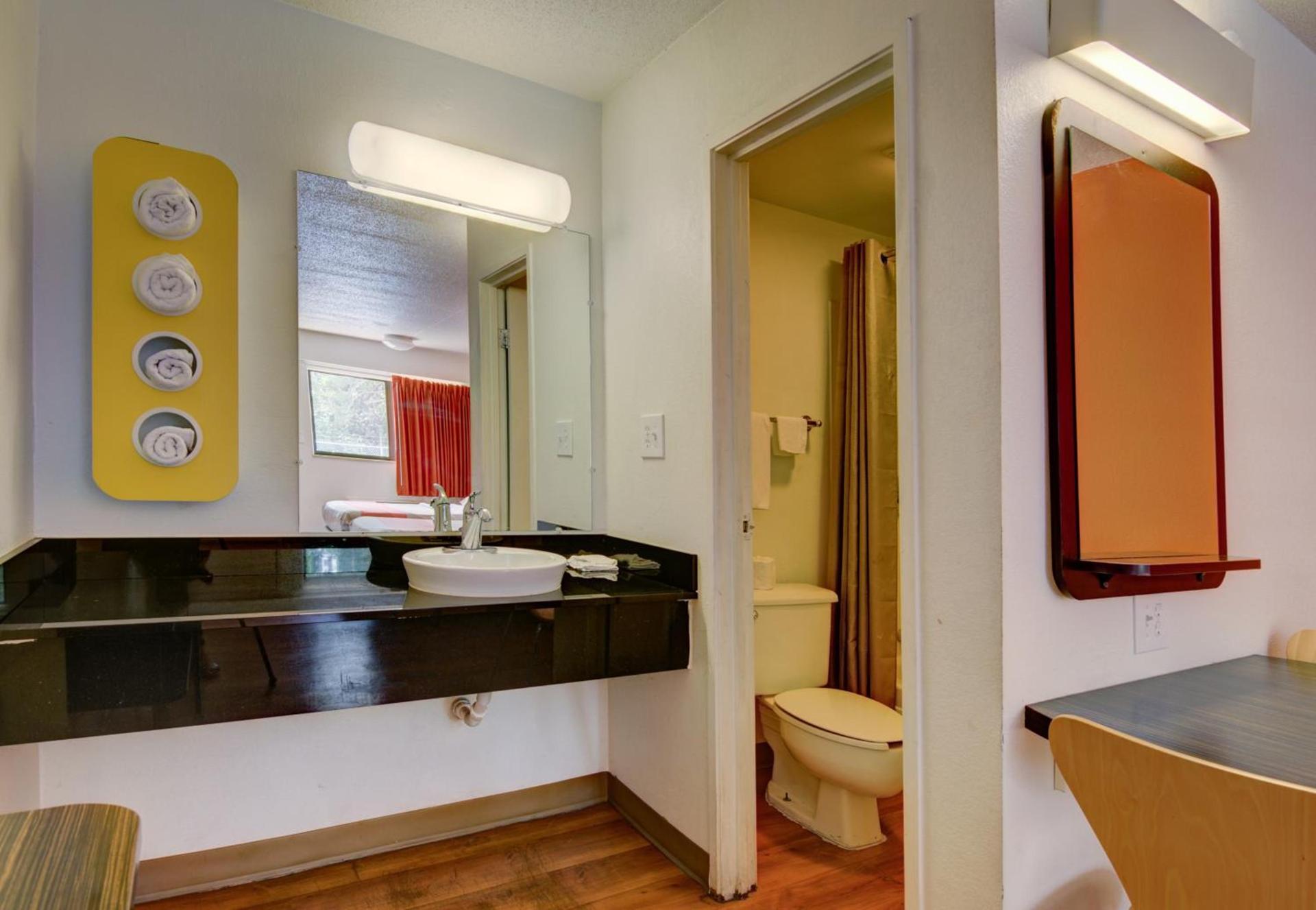 Days Inn by Wyndham Kansas City Northeast photo 33