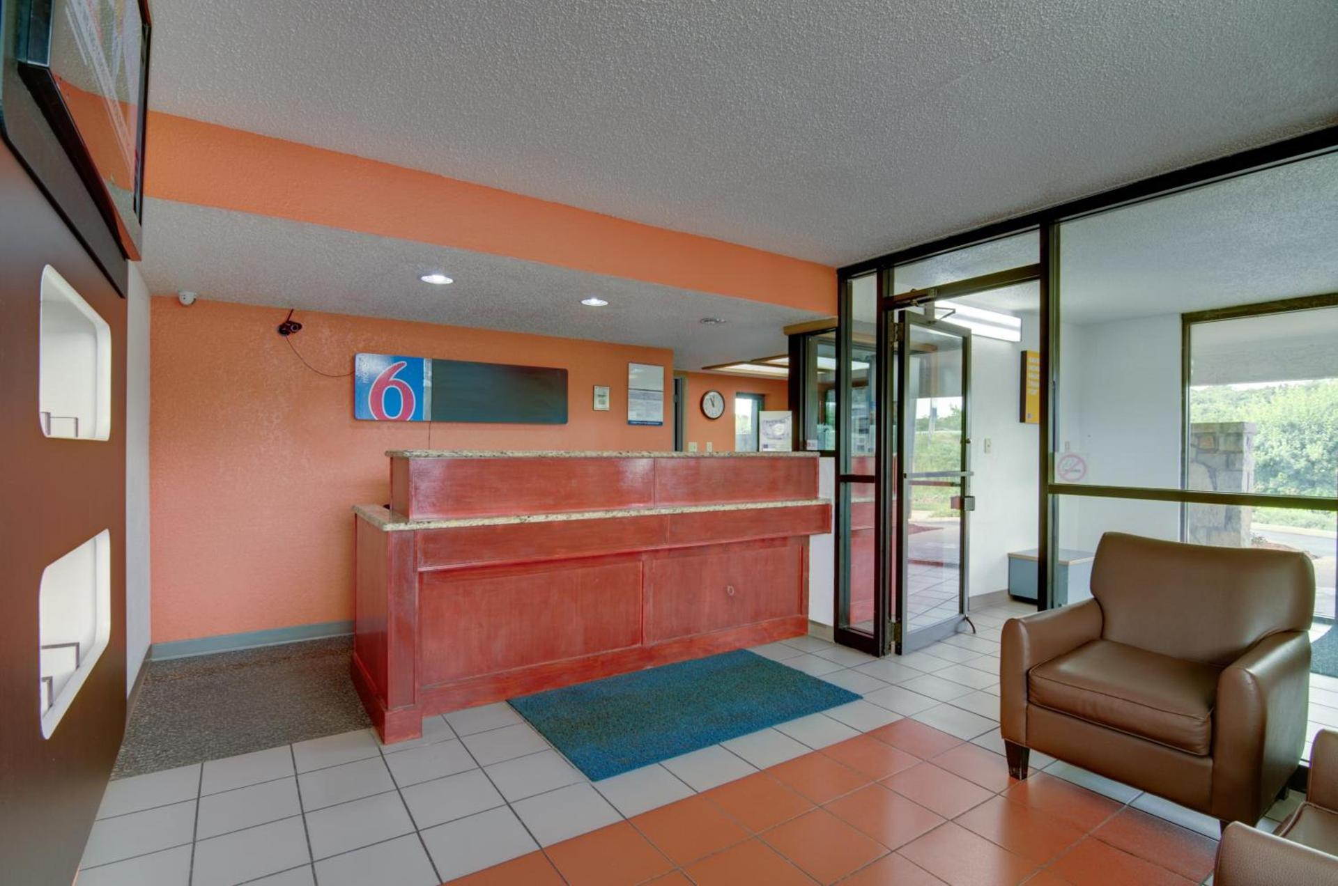 Days Inn by Wyndham Kansas City Northeast photo 25
